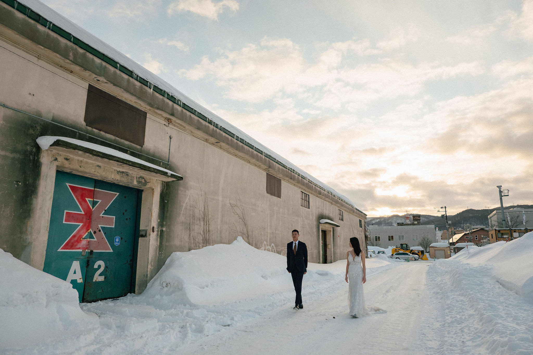 Hokkaido Pre-Wedding Photoshoot with Iyahiko Shrine, Nakajima Park, Moerenuma Park & Otaru Canal at Otaru Port pre-wedding photo
