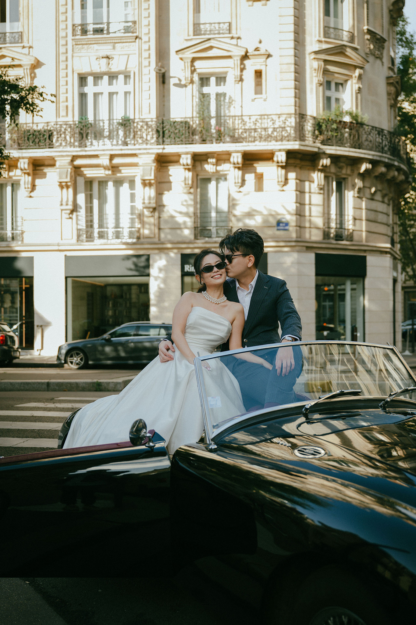 Paris Pre-Wedding Photoshoot | Bir-Hakeim Bridge, Paris Streets & Château de Fontainebleau at Paris Streets pre-wedding photo