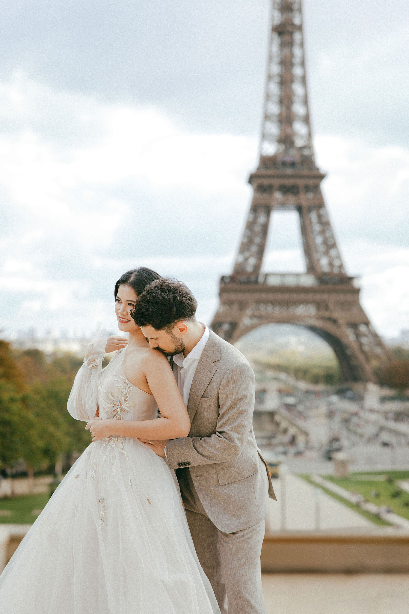 Paris Pre-Wedding Photoshoot | Place du Trocadéro, Avenue de Camoëns, Parisian Café, Tuileries Garden & Louvre at Place du Trocadéro pre-wedding photo