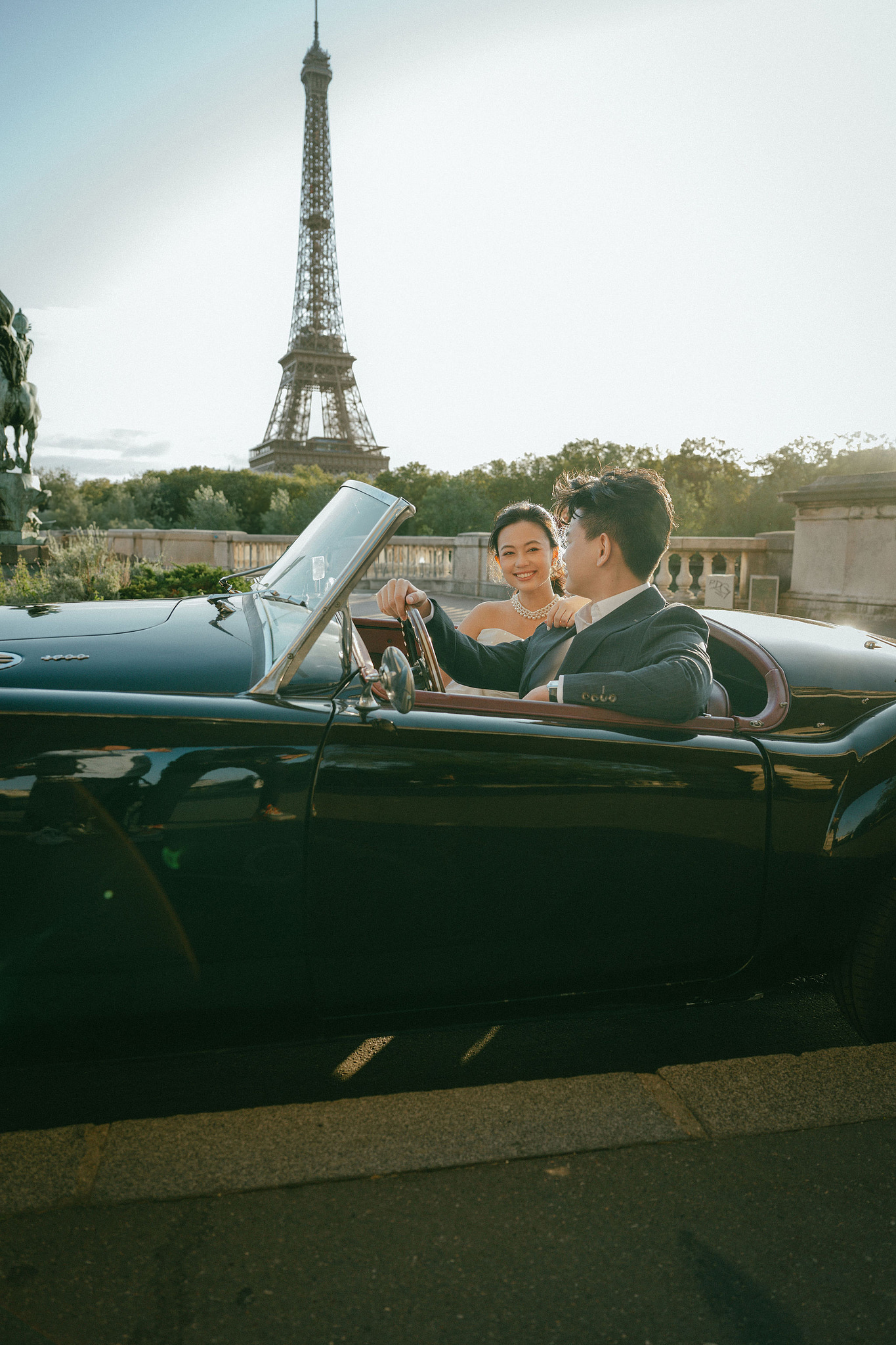 Paris Pre-Wedding Photoshoot | Bir-Hakeim Bridge, Paris Streets & Château de Fontainebleau at Bir-Hakeim Bridge pre-wedding photo
