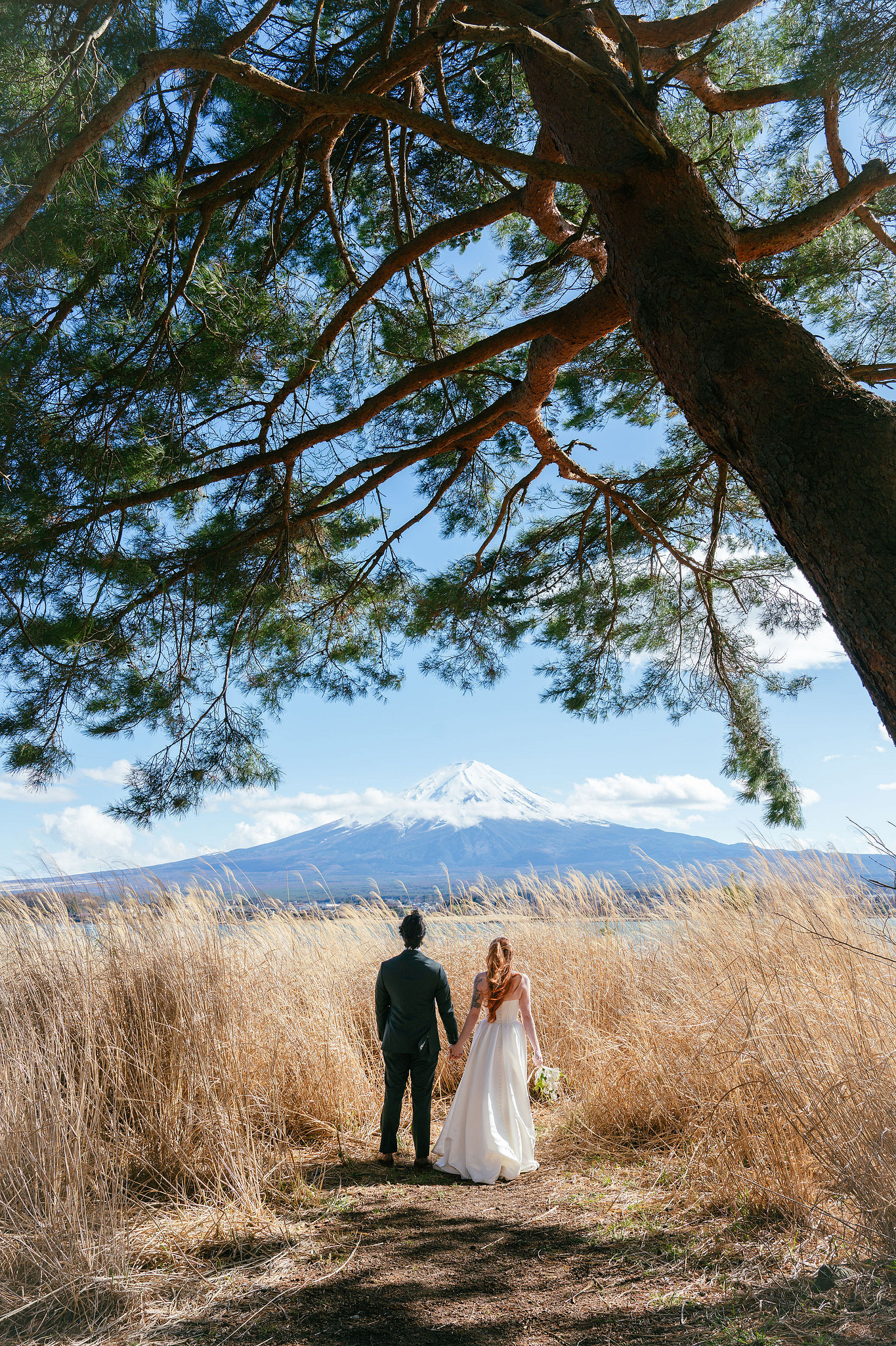 Tokyo & Mt. Fuji Pre-Wedding Photoshoot | Tokyo Garden Shrine, Lake Kawaguchiko & Shinjuku Street at Lake Kawaguchiko pre-wedding photo