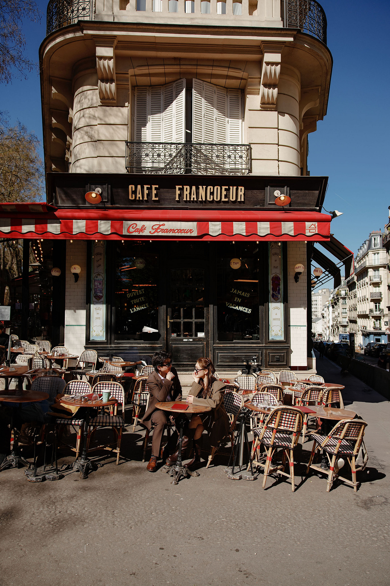 Paris Pre-Wedding Photoshoot | Place du Trocadéro, Bir-Hakeim Bridge, Sacré-Cœur Basilica, Parisian Café & Palais Royal at Parisian Café pre-wedding photo
