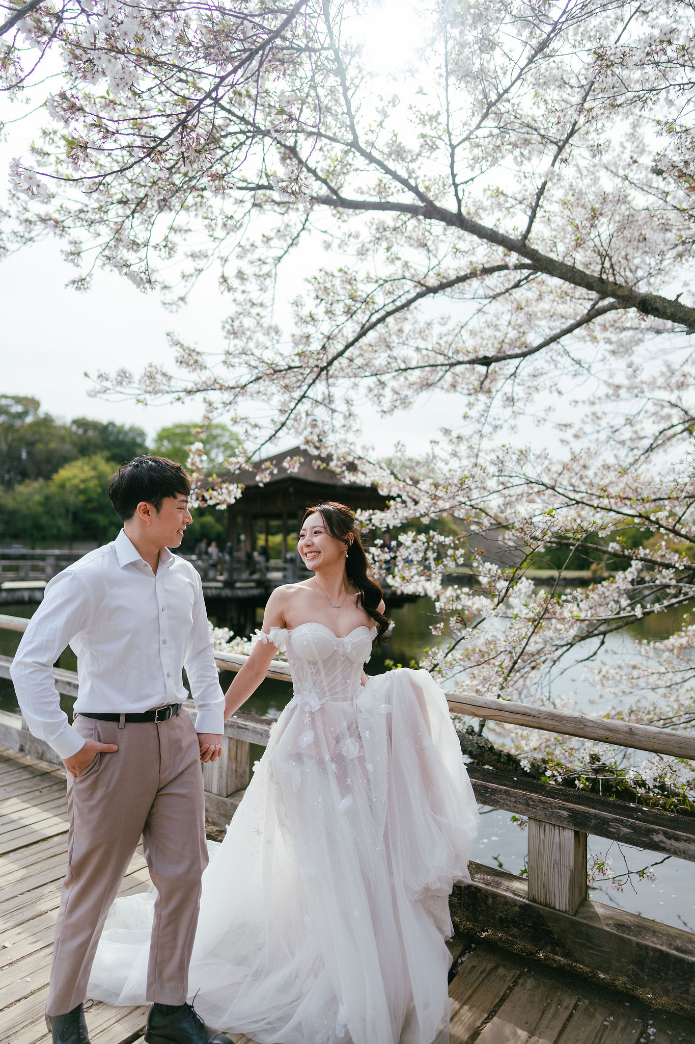 Kyoto Pre-Wedding Photoshoot | Fushimi Inari, Nara Deer Park & Mt. Wakakusa at Nara Deer Park pre-wedding photo