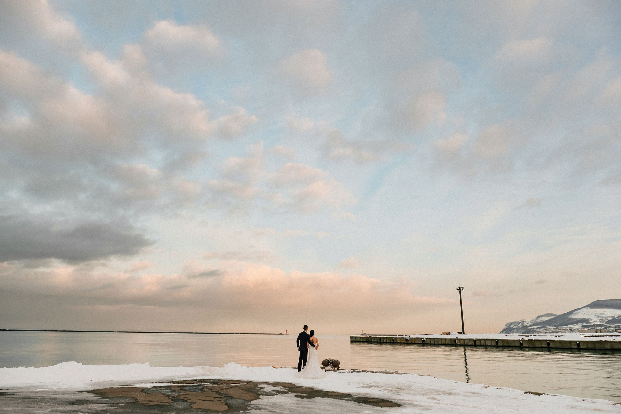 Hokkaido Pre-Wedding Photoshoot with Iyahiko Shrine, Nakajima Park, Moerenuma Park & Otaru Canal at Otaru Port pre-wedding photo