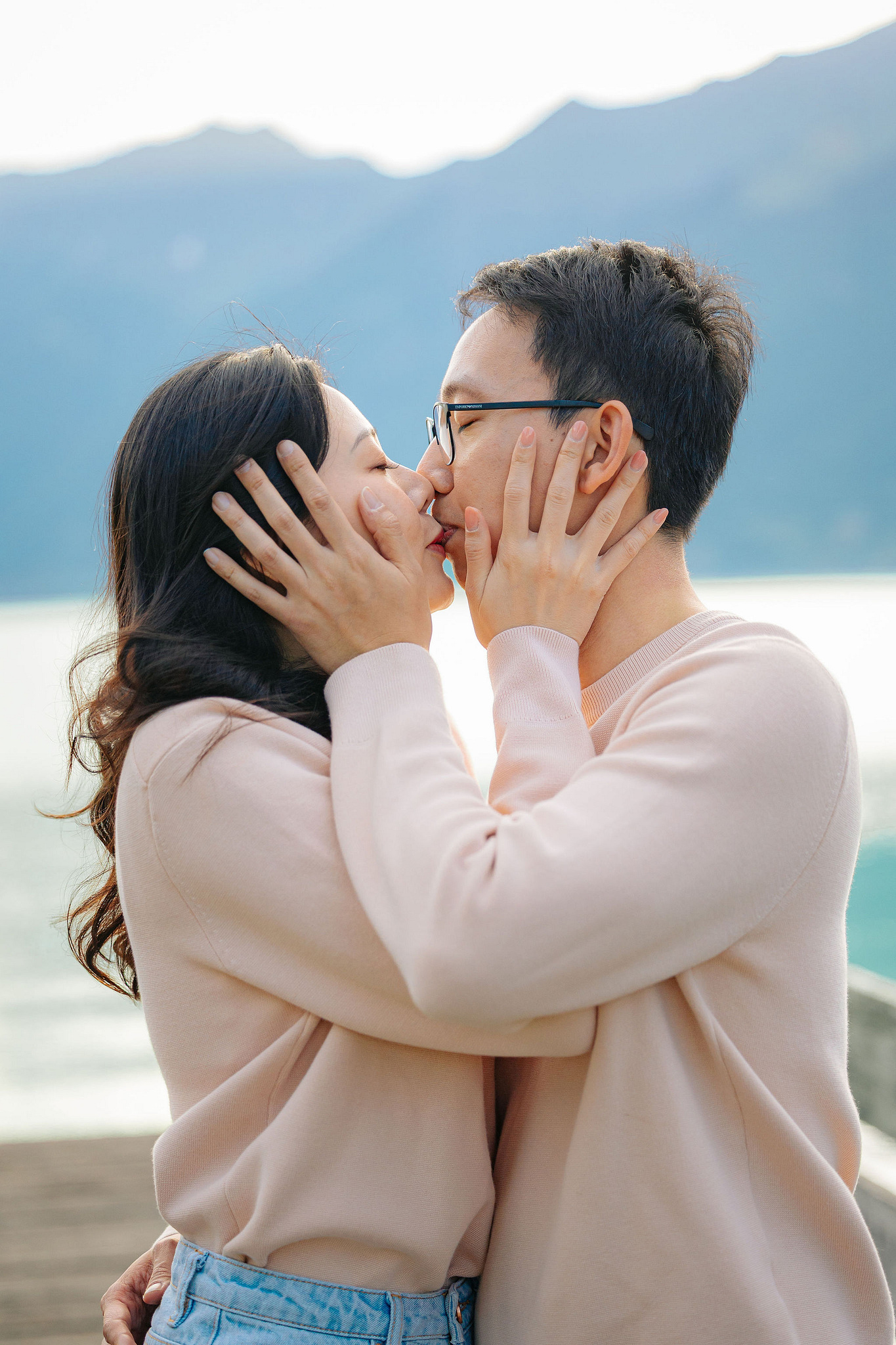 Switzerland Pre-Wedding Photoshoot | Grindelwald First & Grindelwald Village & Lake Brienz at Lake Brienz pre-wedding photo