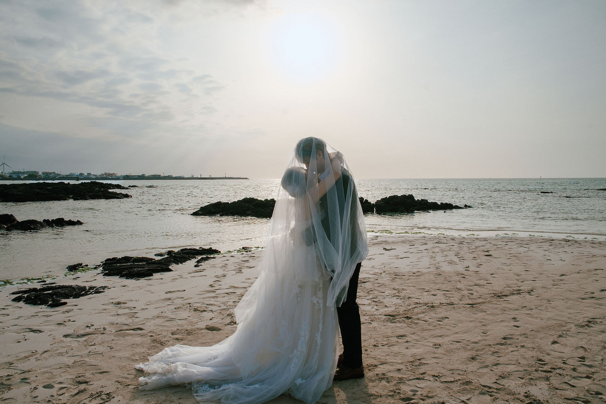 Jeju Pre-Wedding Photoshoot | Sangye-dong Forest, Yerae Ecological Park & Hyeopjae Beach at Hyeopjae Beach pre-wedding photo