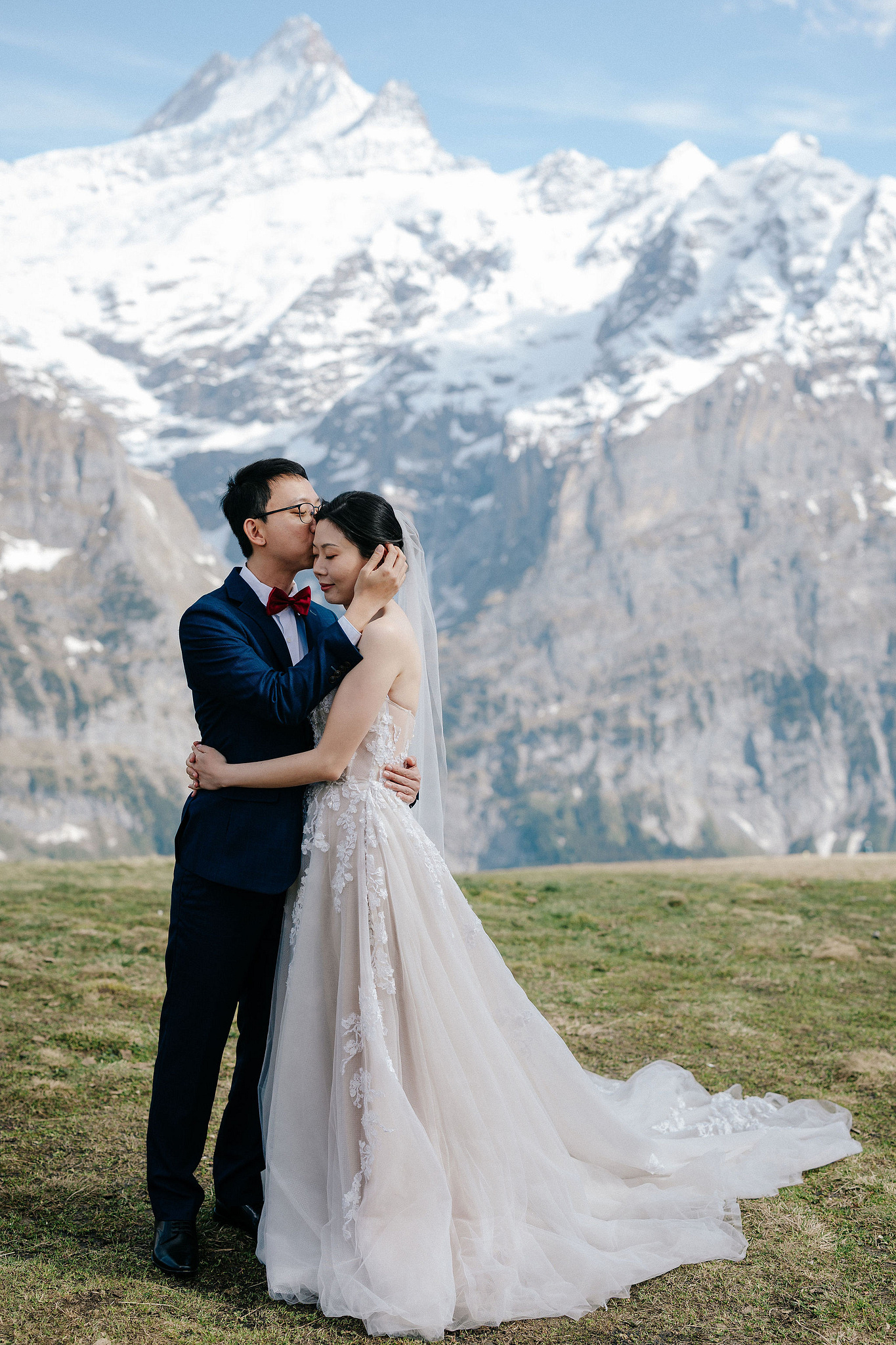 Switzerland Pre-Wedding Photoshoot | Grindelwald First & Grindelwald Village & Lake Brienz at Grindelwald First pre-wedding photo