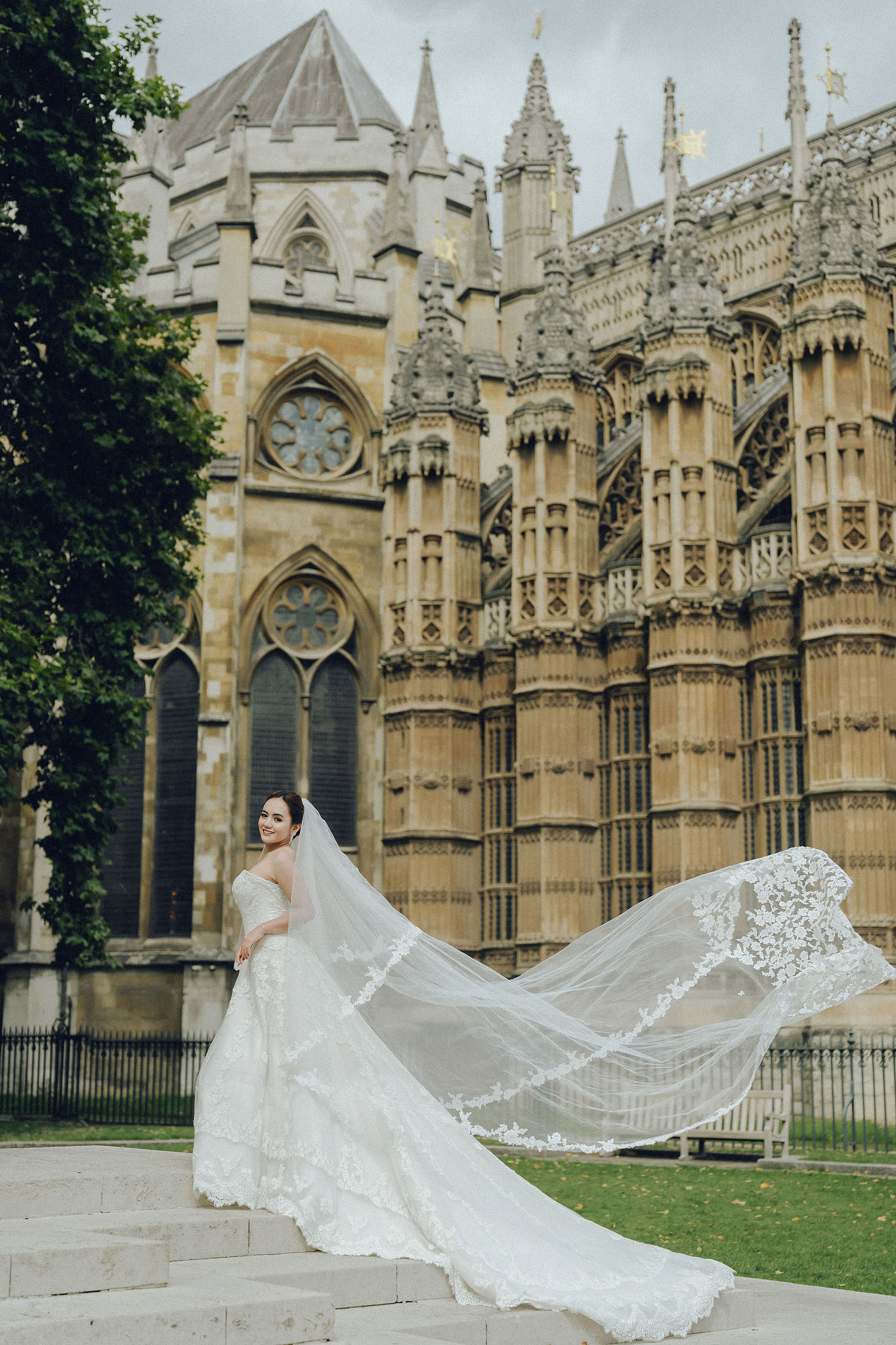 London Pre-Wedding Photoshoot | Westminster, St. Paul’s Cathedral & London Streets at Westminster pre-wedding photo