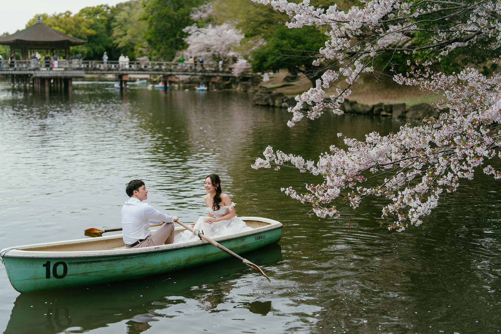 Kyoto Pre-Wedding Photoshoot | Fushimi Inari, Nara Deer Park & Mt. Wakakusa at Nara Deer Park pre-wedding photo