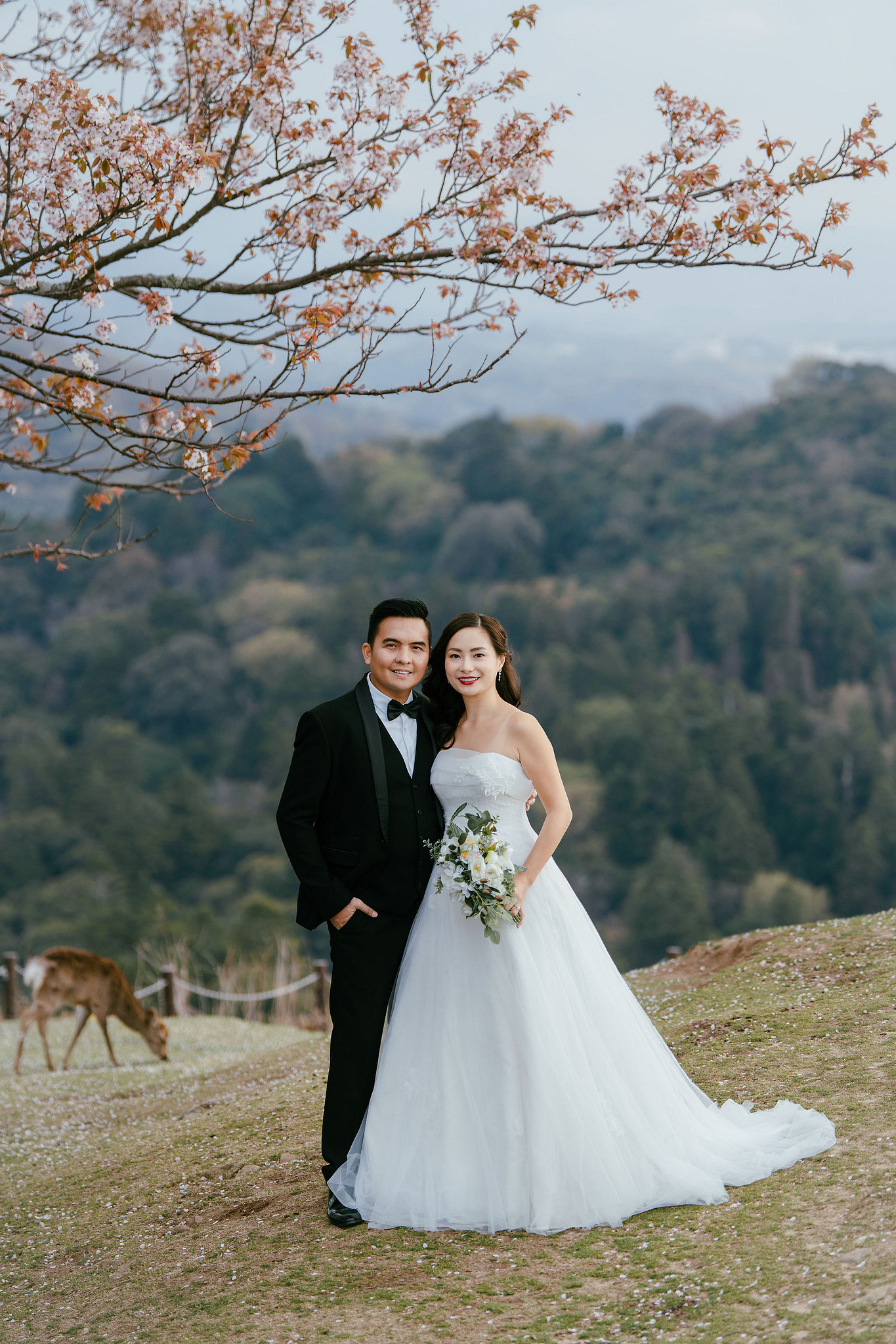 Kyoto Pre-Wedding Photoshoot | Gion Canal, Ninenzaka & Mount Wakakusa at Mount Wakakusa, Nara pre-wedding photo
