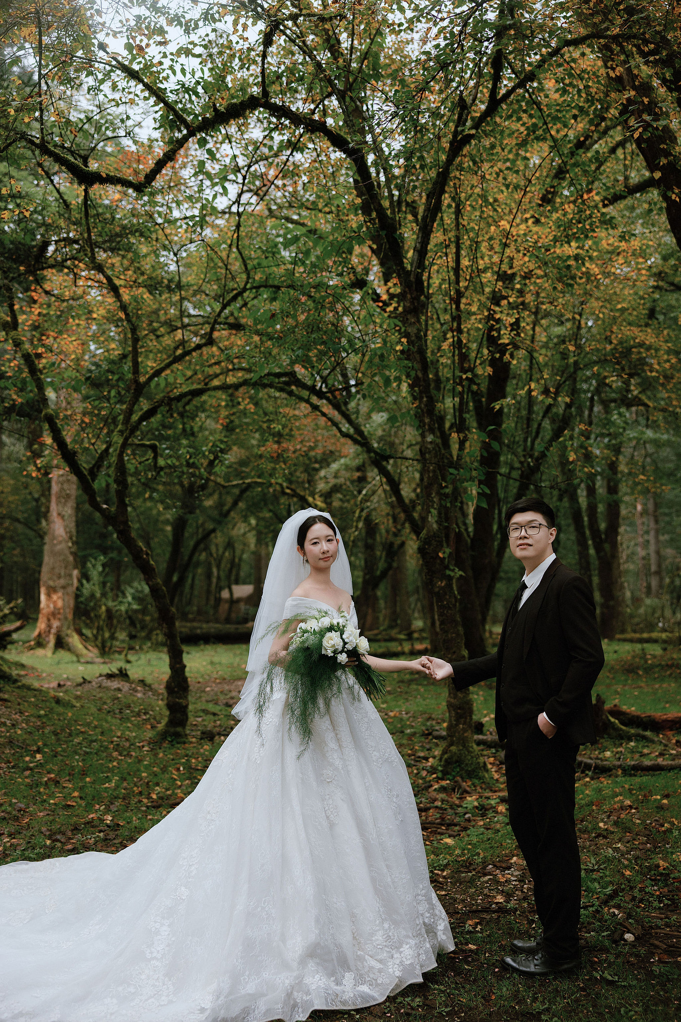 Lijiang, Yunnan Pre-Wedding Photoshoot | Spruce Meadow, Blue Moon Valley, Yulong Snow Mountain & Shuhe Ancient Town at Spruce Meadow pre-wedding photo