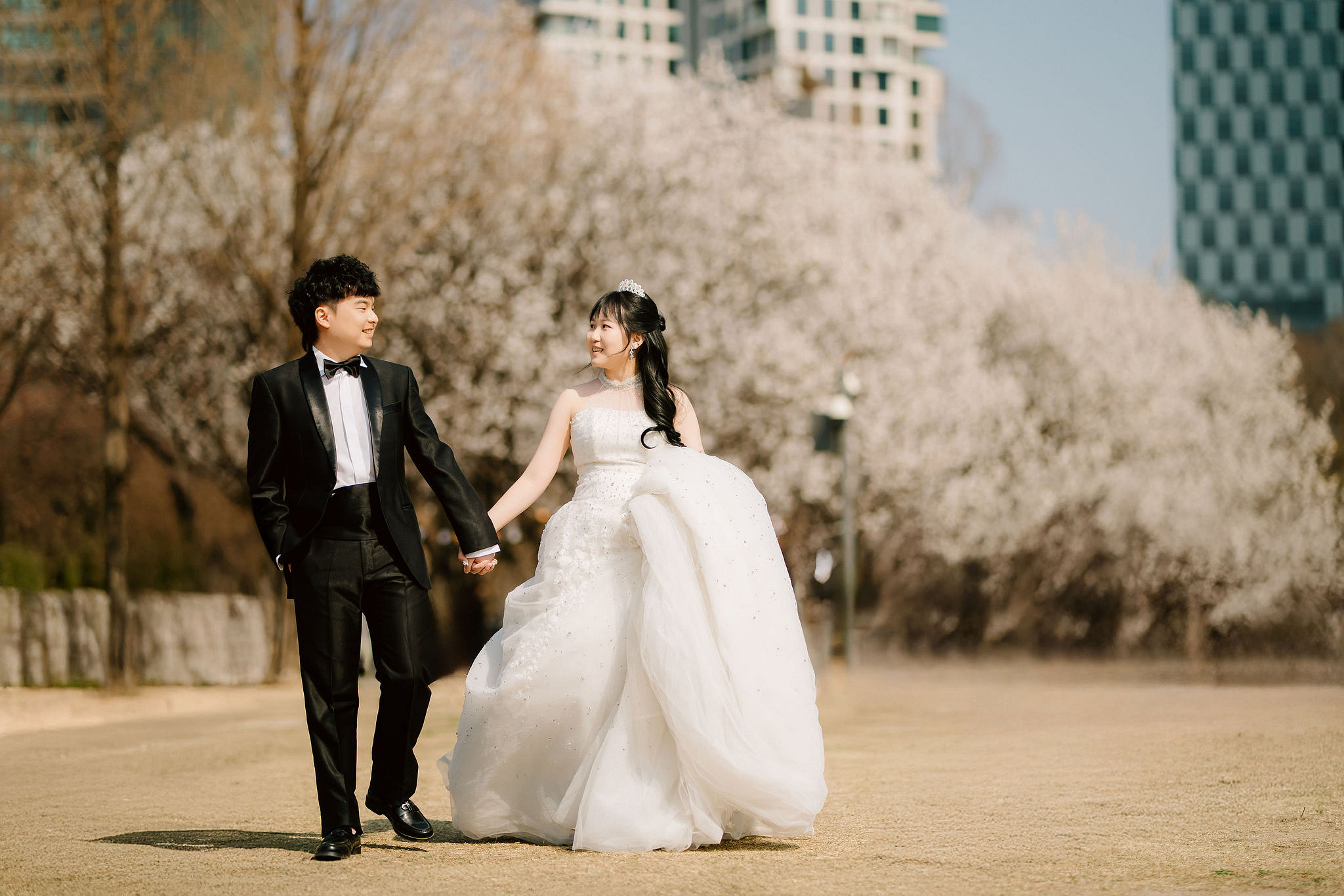 Seoul Pre-Wedding Photoshoot | Yongma Land, Seoul Forest & Namsangol Hanok Village at Seoul Forest pre-wedding photo