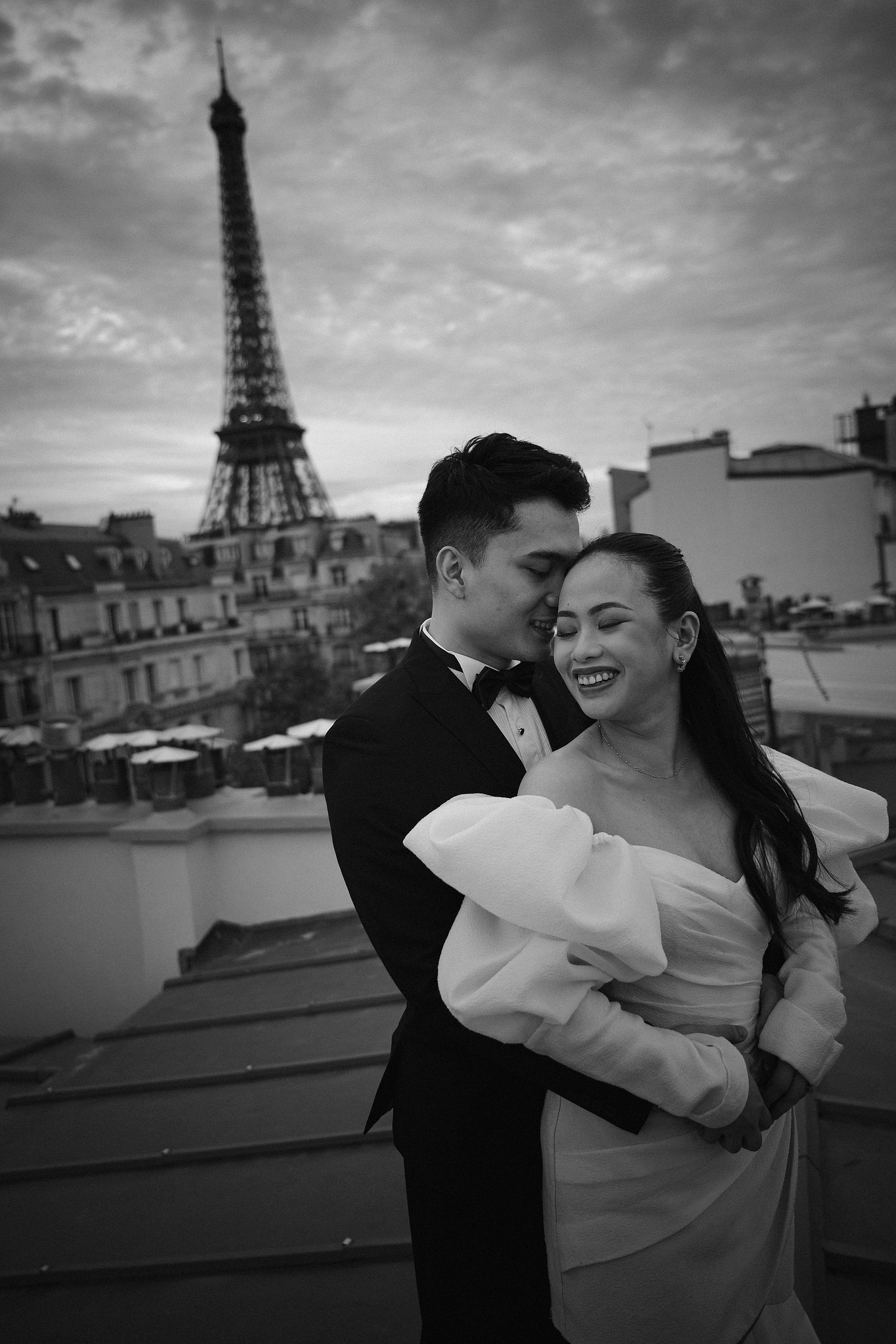 Paris Pre-Wedding Photoshoot | Trocadéro, Vintage Car, Parisian Café, Paris Rooftop & Louvre at Paris Rooftop pre-wedding photo
