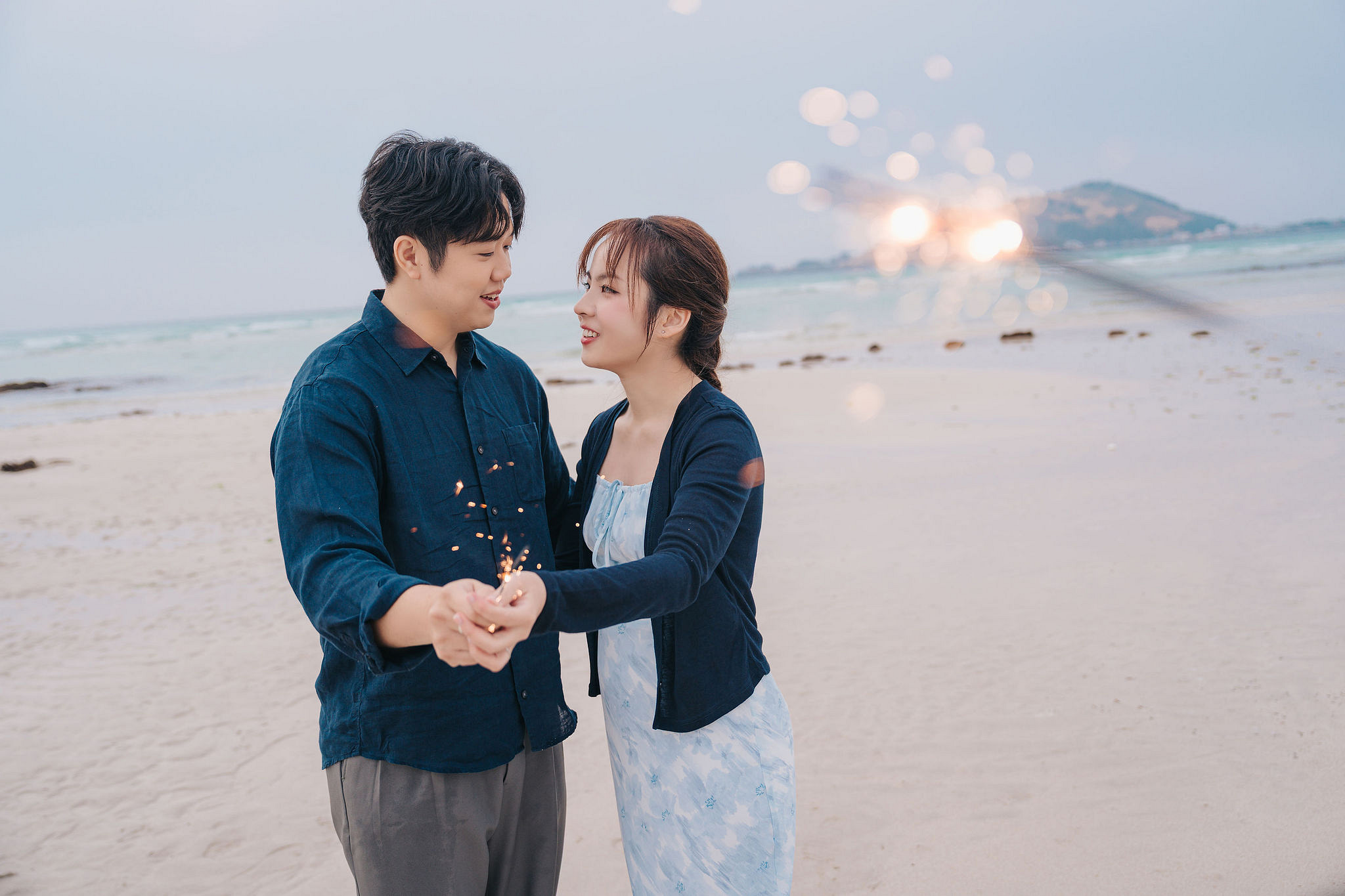 Jeju Pre-Wedding Photoshoot | Wangimae Forest, Yerae Ecological Park & Geumneung Beach at Geumneung Beach pre-wedding photo