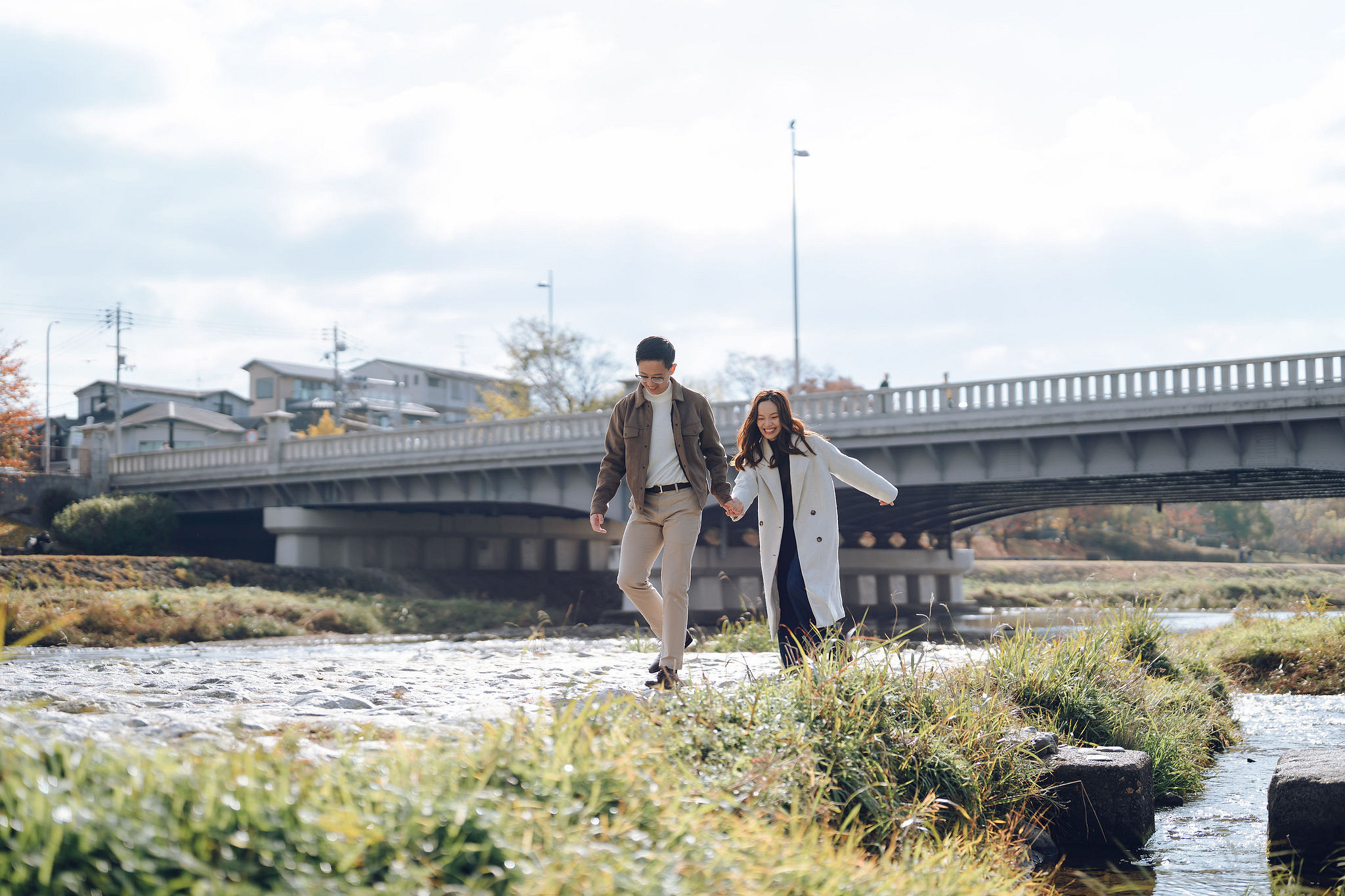Kyoto Pre-Wedding Photoshoot | Kamo River, Nara Deer Park & Mt. Wakakusa at Kamo River pre-wedding photo