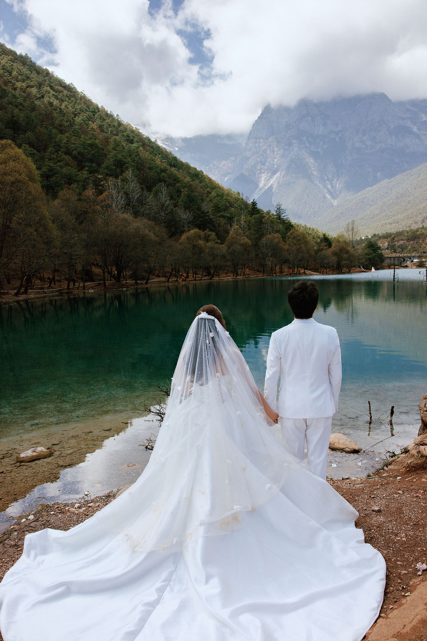 Lijiang Pre-Wedding Photoshoot | Spruce Meadow, Blue Moon Valley & Alpine Lake at Blue Moon Valley pre-wedding photo