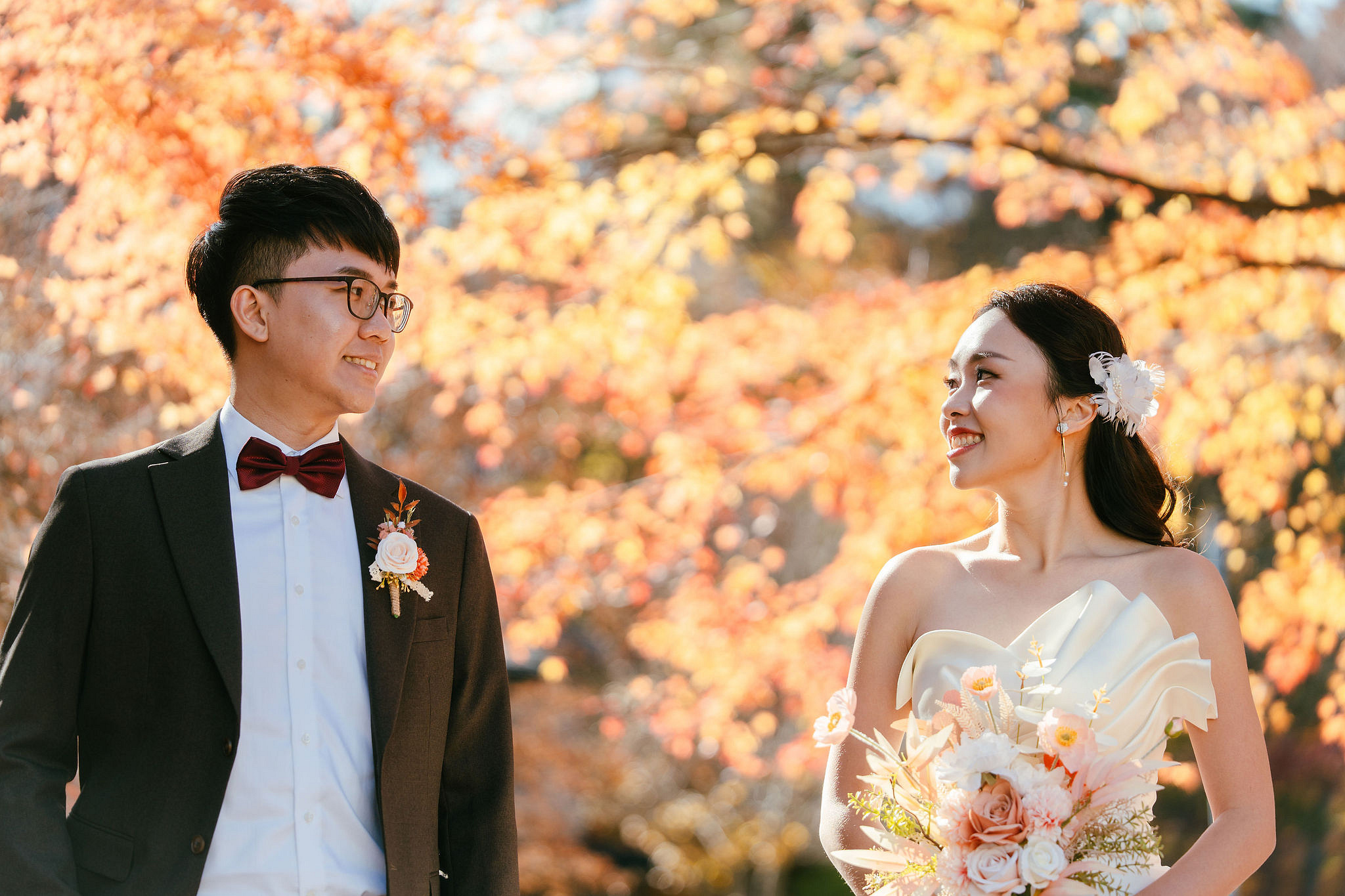 Tokyo & Mt Fuji Pre-Wedding Photoshoot | Asakusa Temple, Maple Corridor, Susuki Fields & Lake Kawaguchiko at Maple Corridor pre-wedding photo