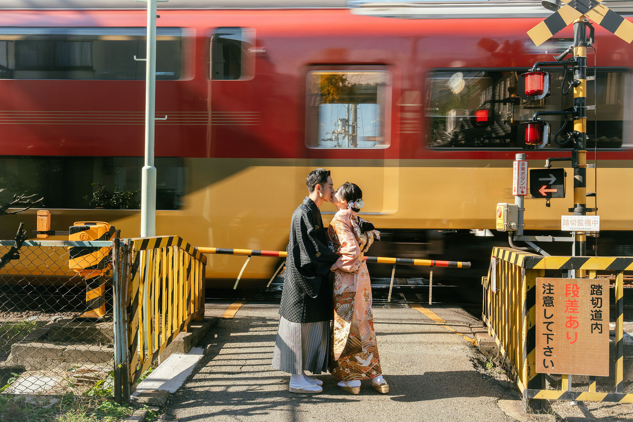 Kyoto Pre-Wedding Photoshoot | Gion Streets & Fushimi Inari Shrine & Nara Park at Historic Streets & Railway Crossing pre-wedding photo