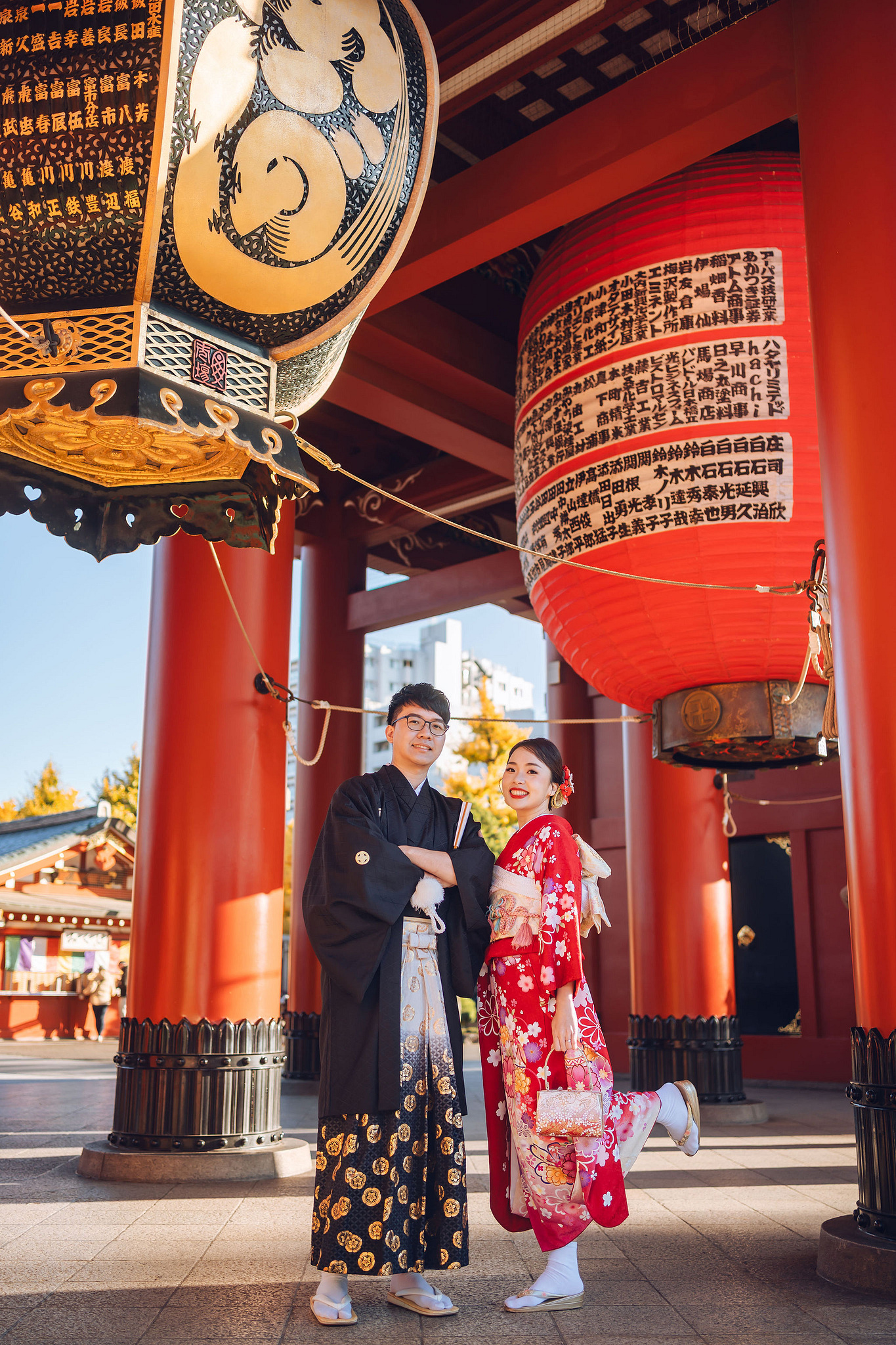 Tokyo & Mt Fuji Pre-Wedding Photoshoot | Asakusa Temple, Maple Corridor, Susuki Fields & Lake Kawaguchiko at Asakusa Temple pre-wedding photo