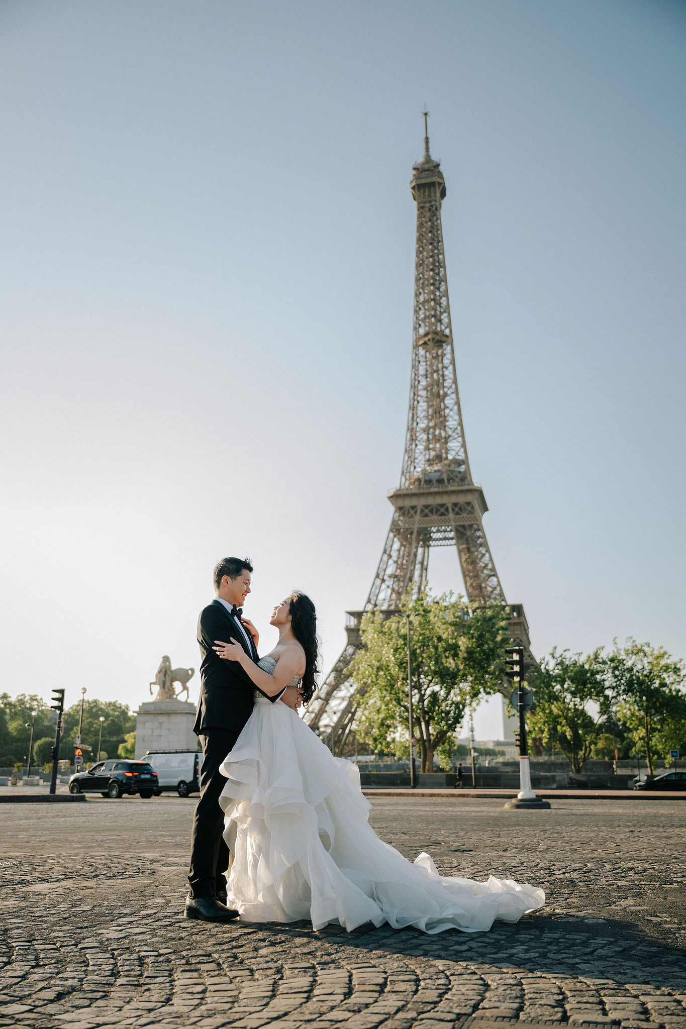 Paris Pre-Wedding Photoshoot | Place du Trocadéro, Port Debilly, Louvre, Parisian Streets & Bir-Hakeim Bridge at Place du Trocadéro pre-wedding photo