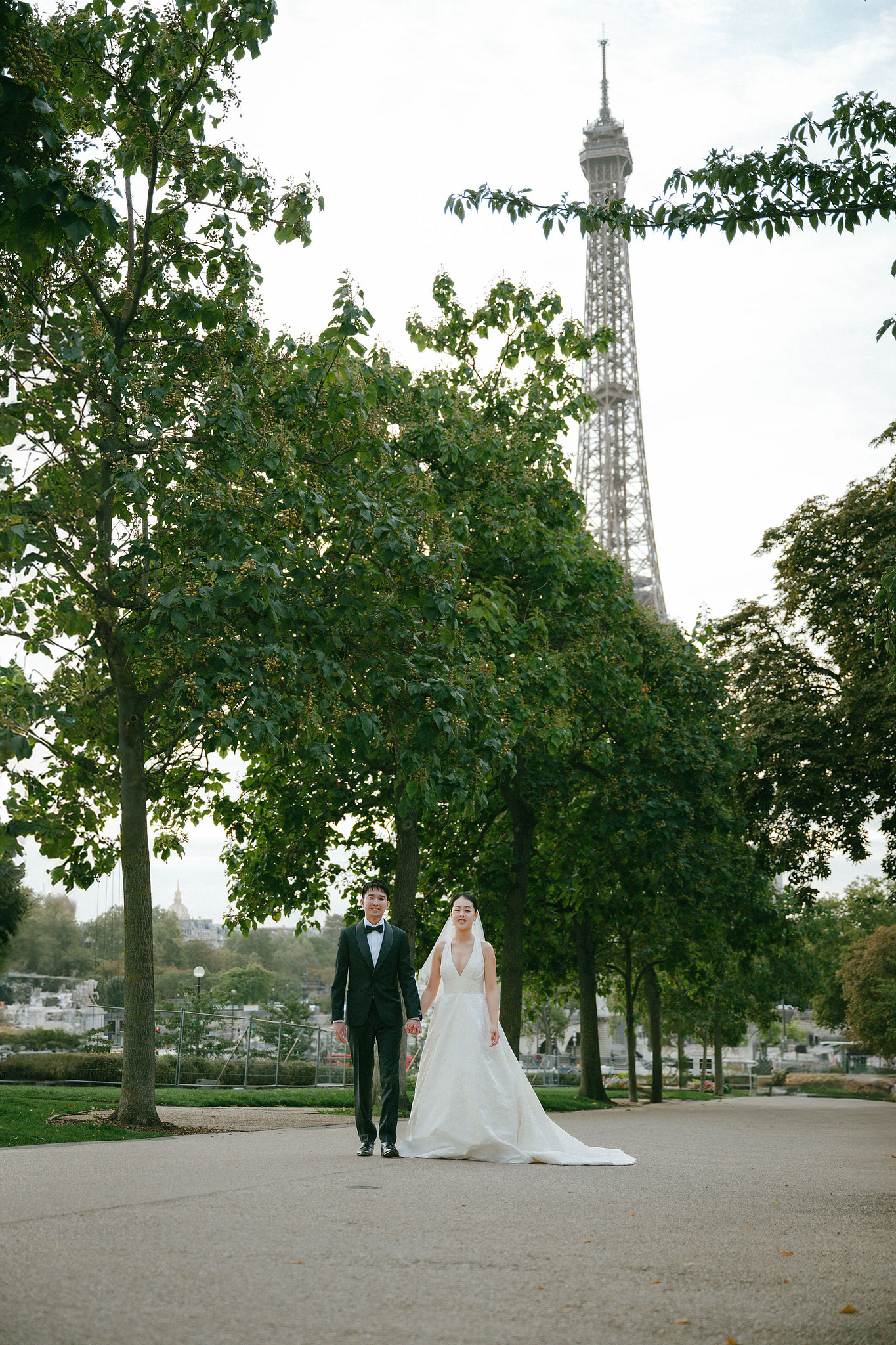 Paris Autumn Pre-Wedding Photoshoot | Place du Trocadéro, Port de Billy, Avenue de Camoëns, Louvre & Luxembourg Gardens at Place du Trocadéro & Avenue de New York pre-wedding photo