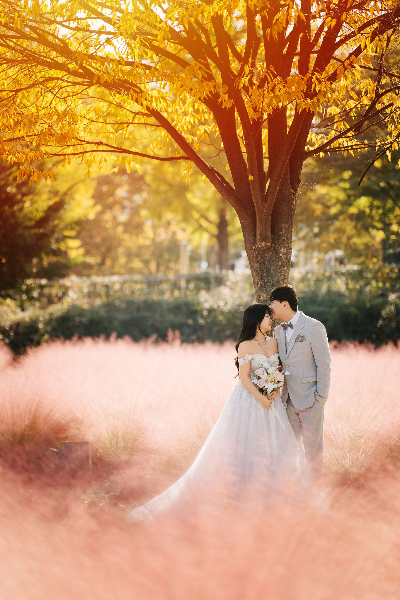Seoul Pre-Wedding Photoshoot | Muhly Park, Seoul Forest & Cafe Street` at Muhly Park pre-wedding photo