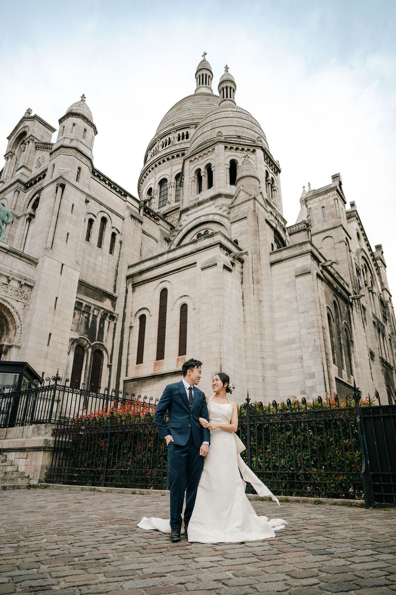 Paris Pre-Wedding Photoshoot | Place du Trocadéro, Bir-Hakeim Bridge, Louvre Pyramid, Tuileries Garden & Montmartre at Montmartre pre-wedding photo