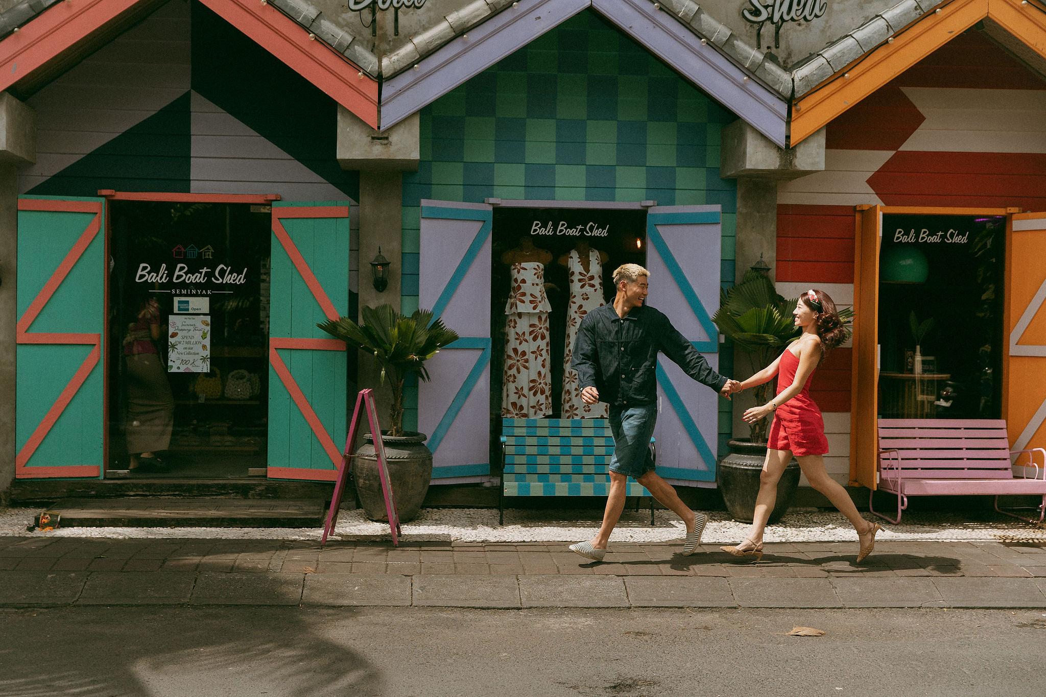 Bali Pre-Wedding Photoshoot | Mt. Batur Pinggan Village, Gelato Diner & Black Sand Beach at Restaurant   pre-wedding photo