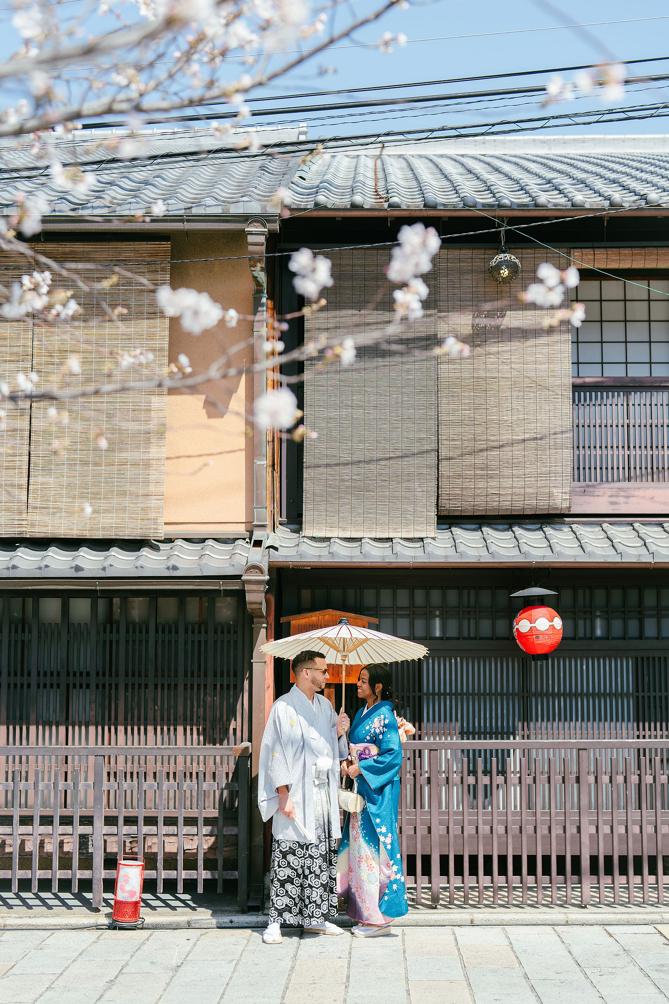 Kyoto Post-Wedding Photoshoot | Gion, Nara Deer Park & Mt. Wakakusa at Gion pre-wedding photo