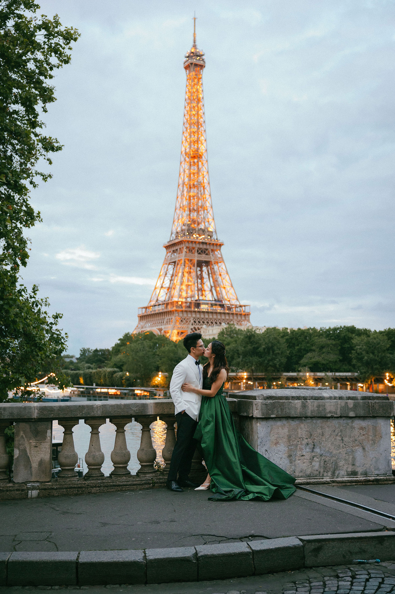 Paris Pre-Wedding Photoshoot | Place du Trocadéro, Luxembourg Gardens, Parisian Café, Louvre & Bir-Hakeim Bridge at Bir-Hakeim Bridge pre-wedding photo