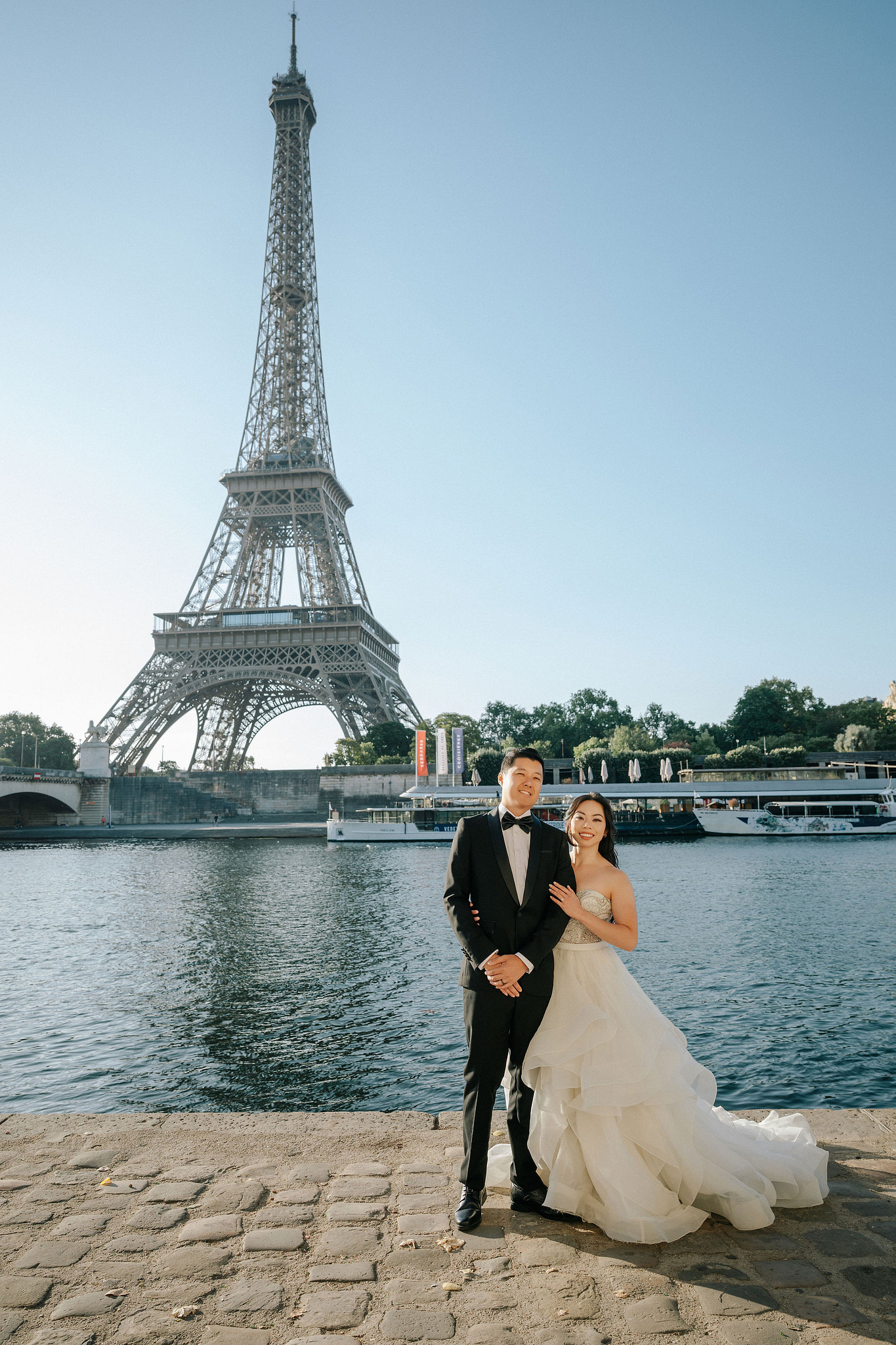 Paris Pre-Wedding Photoshoot | Place du Trocadéro, Port Debilly, Louvre, Parisian Streets & Bir-Hakeim Bridge at Port Debilly pre-wedding photo