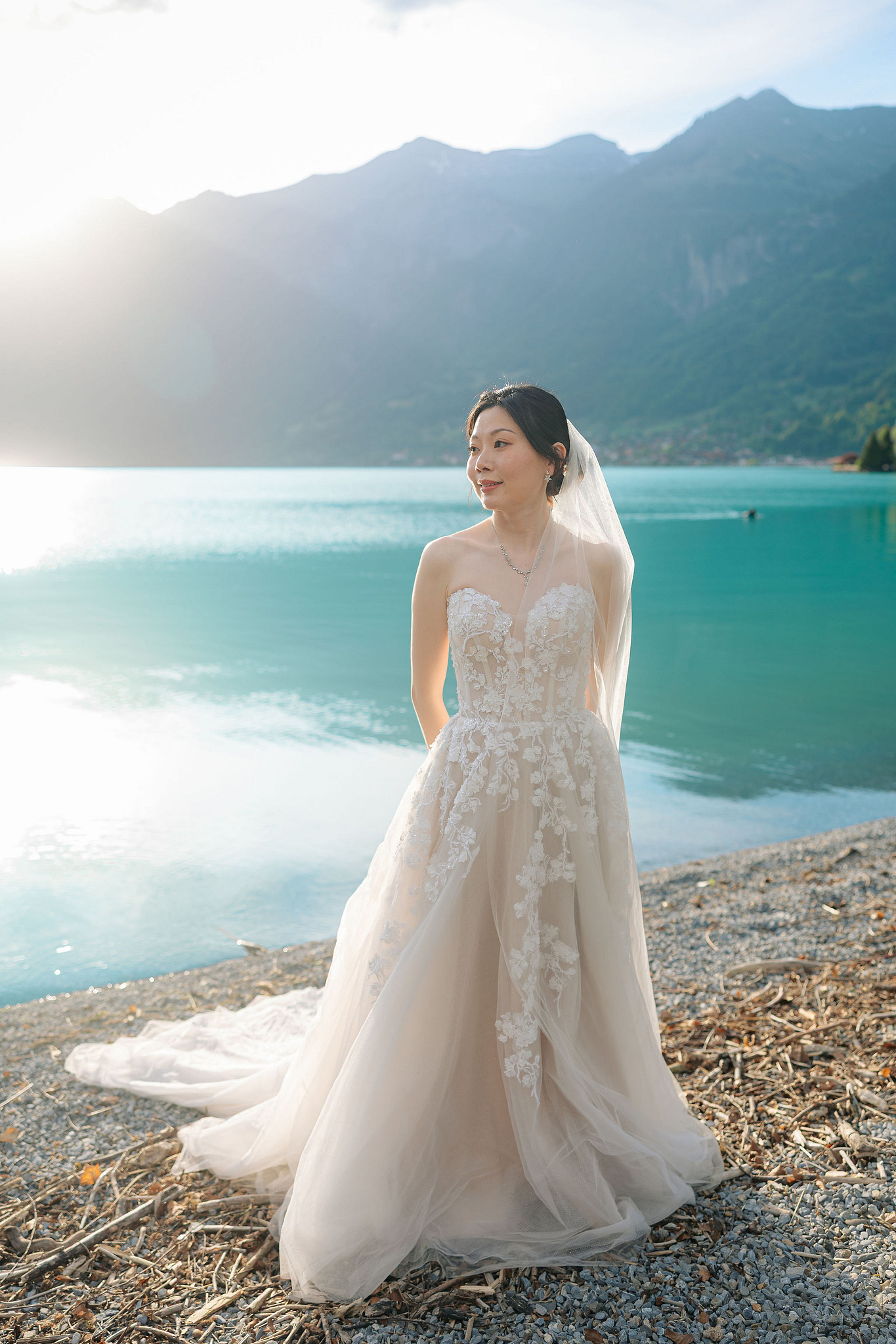 Switzerland Pre-Wedding Photoshoot | Grindelwald First & Grindelwald Village & Lake Brienz at Lake Brienz pre-wedding photo