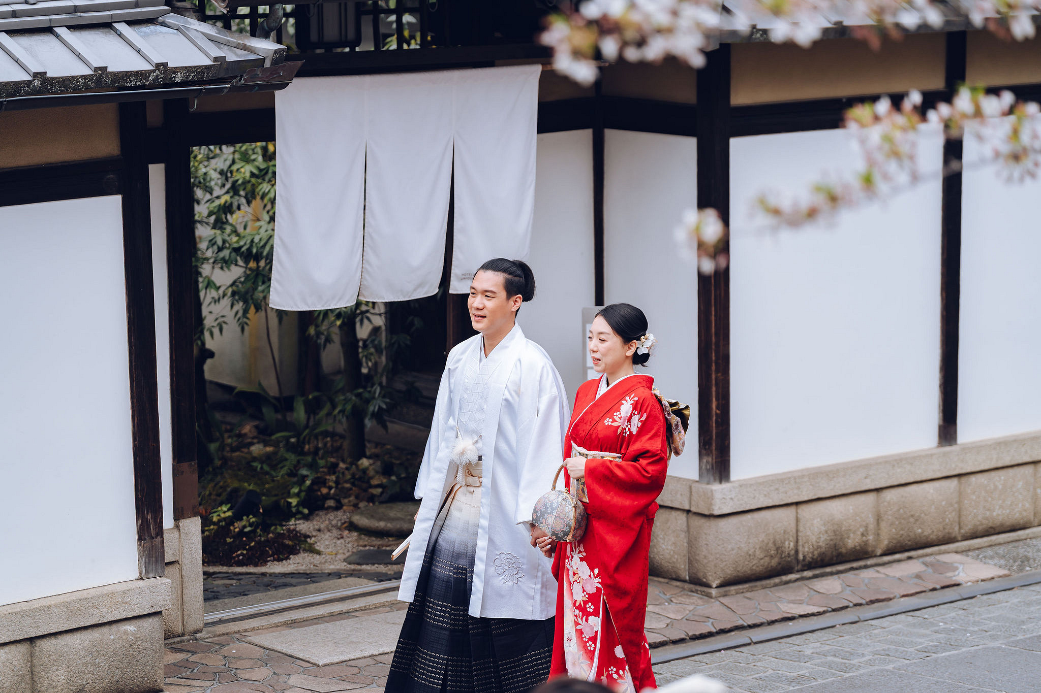 Kyoto Pre-Wedding Photoshoot | Historic Higashiyama Streets, Keage Incline & Nara Park at Higashiyama & Yasaka Pagoda pre-wedding photo