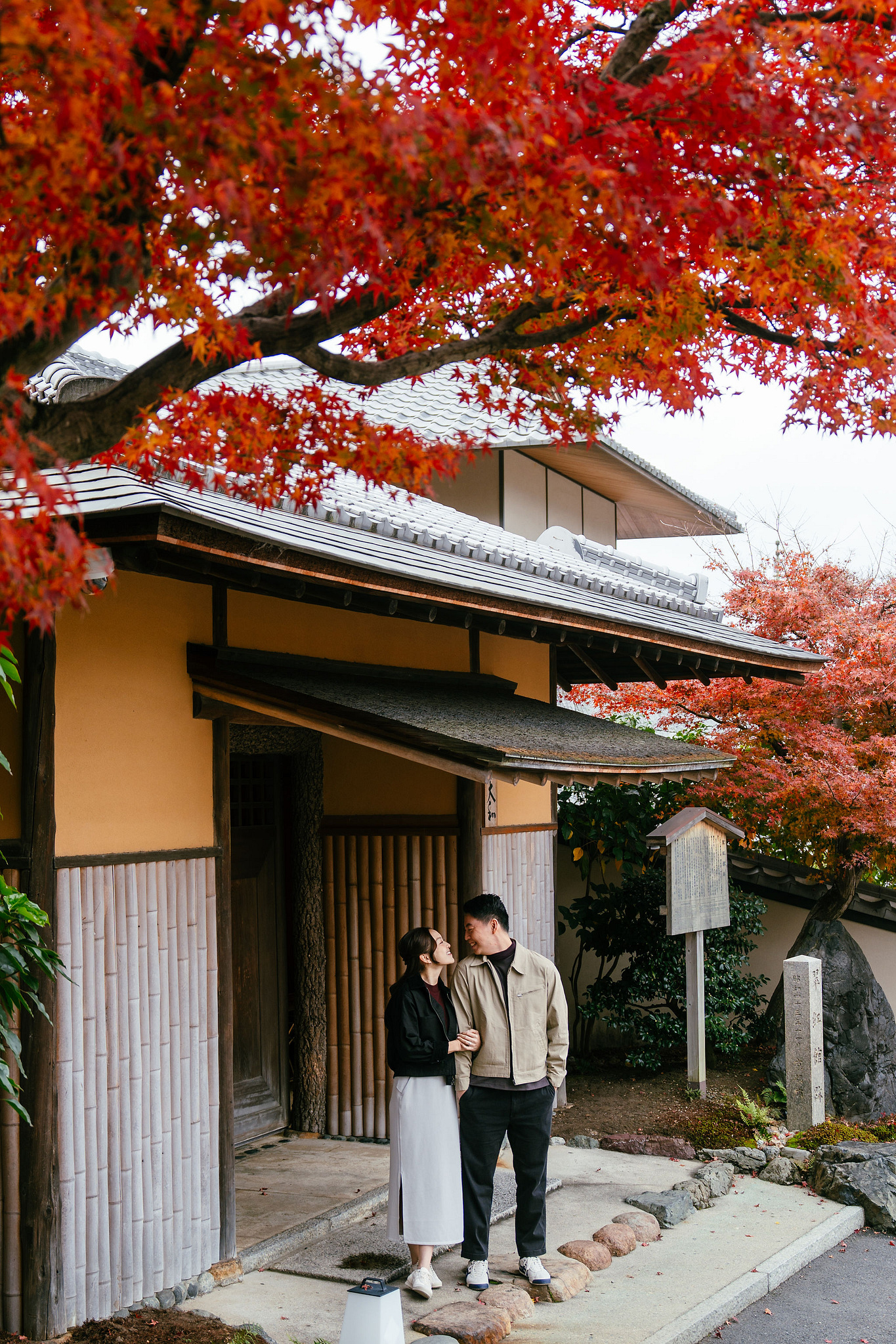 Kyoto Pre-Wedding Photoshoot | Ninenzaka, Nara Deer Park & Mt. Wakakusa at Ninenzaka pre-wedding photo