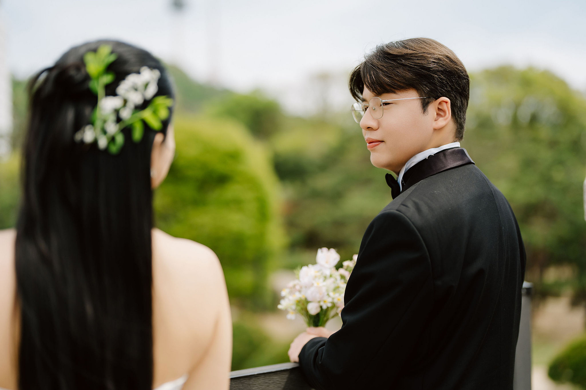 Seoul Pre-Wedding Photoshoot | Namsan, City Streets & Hangang Park at Namsan pre-wedding photo
