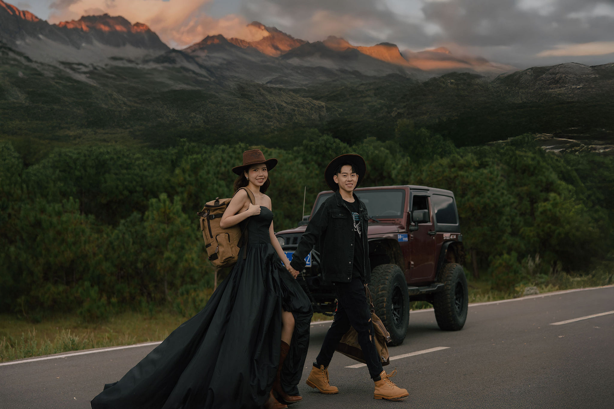 Yunnan Pre-Wedding Photoshoot Lijiang Dragon Jade Mountain Tribal Experience Ancient Town Hanfu at Jade Dragon Snow Mountain Foothills pre-wedding photo