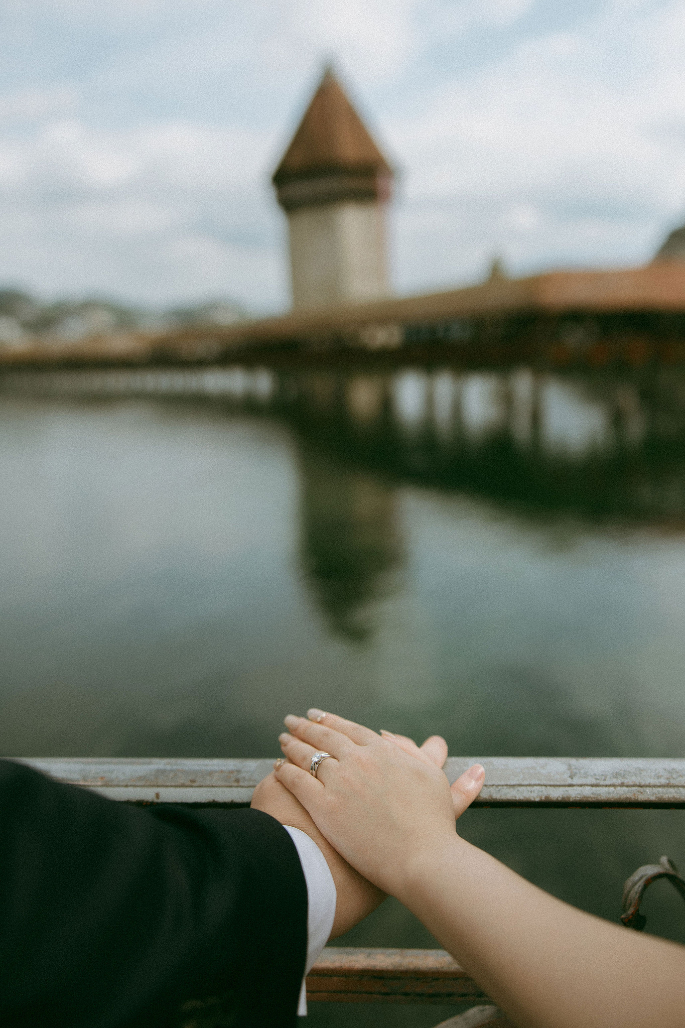Switzerland Honeymoon Photoshoot Lucerne City Grindelwald First Cliff Lauterbrunnen Village at Lucerne pre-wedding photo