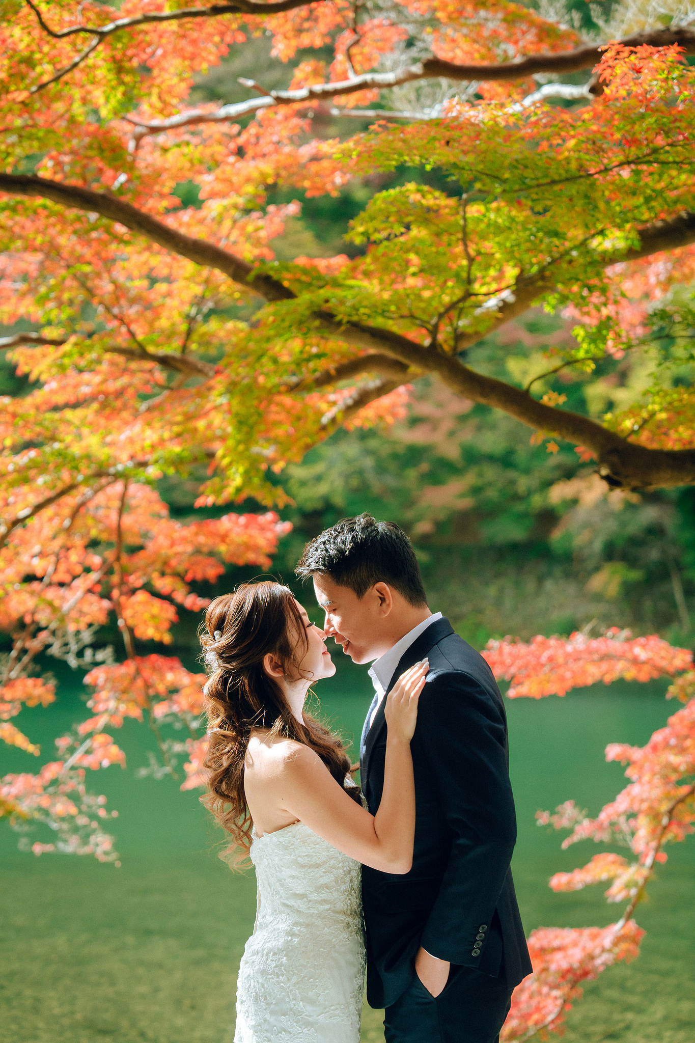 Kyoto Pre-Wedding Photoshoot | Arashiyama River, Arashiyama Temple & Mt. Wakakusa at Arashiyama River pre-wedding photo