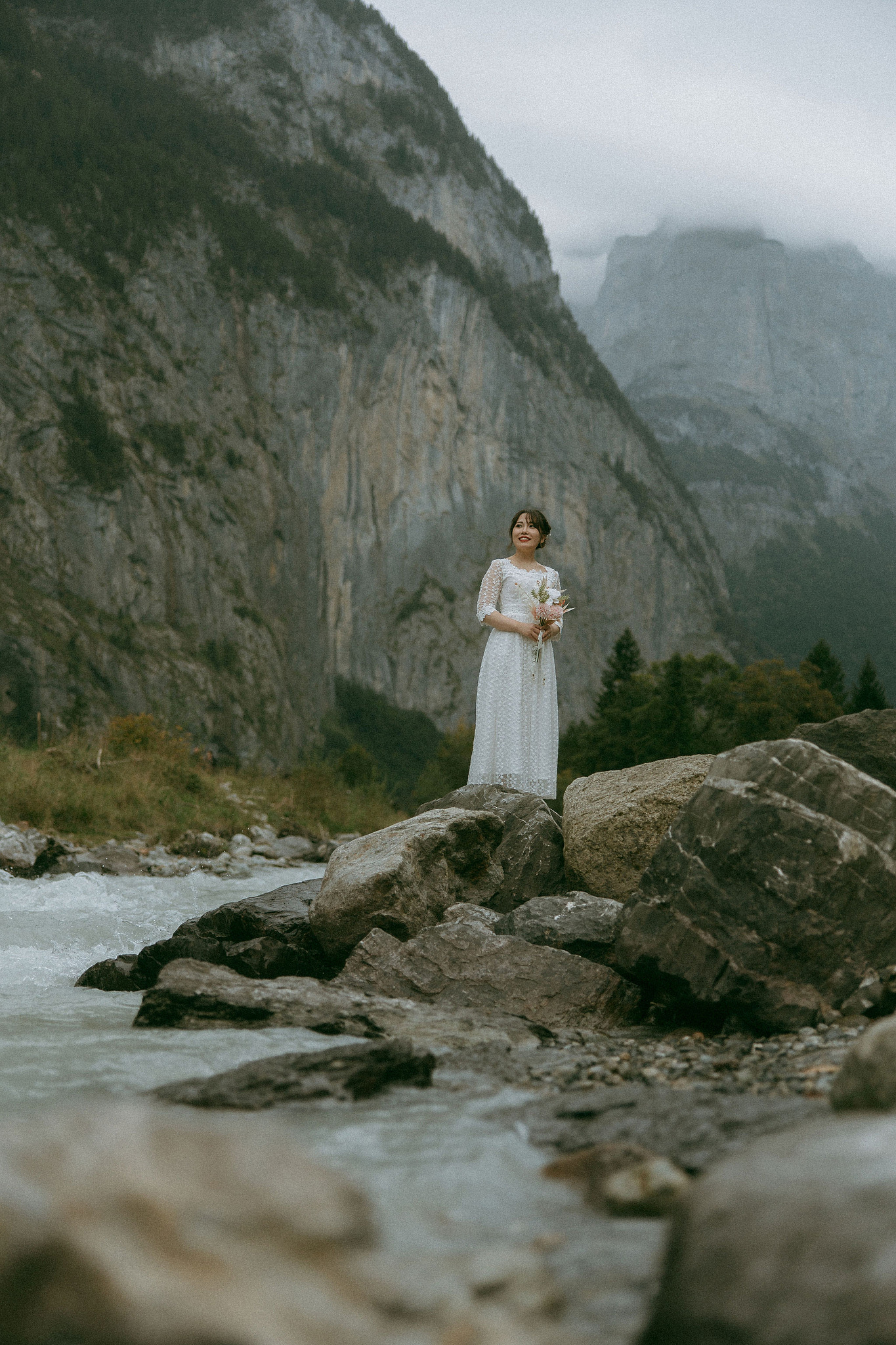 Switzerland Honeymoon Photoshoot Lucerne City Grindelwald First Cliff Lauterbrunnen Village at Lauterbrunnen pre-wedding photo
