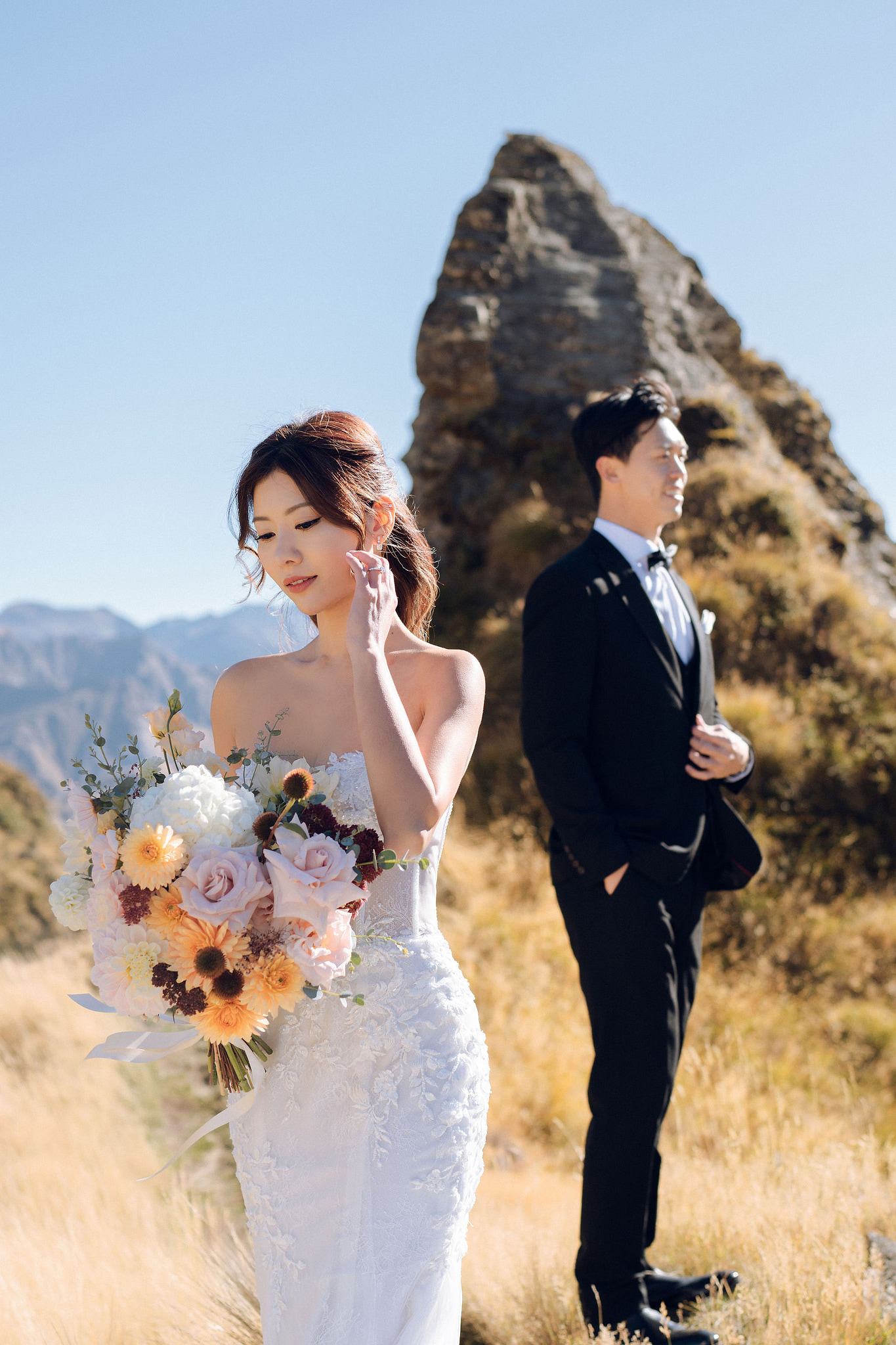 New Zealand Autumn Pre-Wedding Photoshoot Twin Peak Skippers Canyon Alpaca Farm Hilltop Cardrona Night Shoot Kombi Van at Skippers Canyon pre-wedding photo