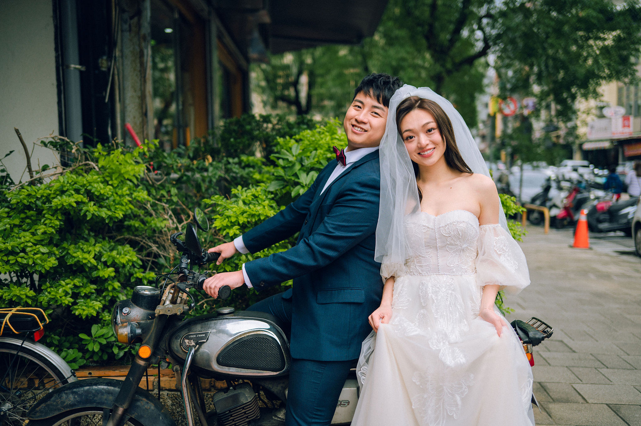 Taiwan Pre-Wedding Photoshoot | Dadaocheng, Nanjing Road & Huaxi Street at Dadaocheng pre-wedding photo