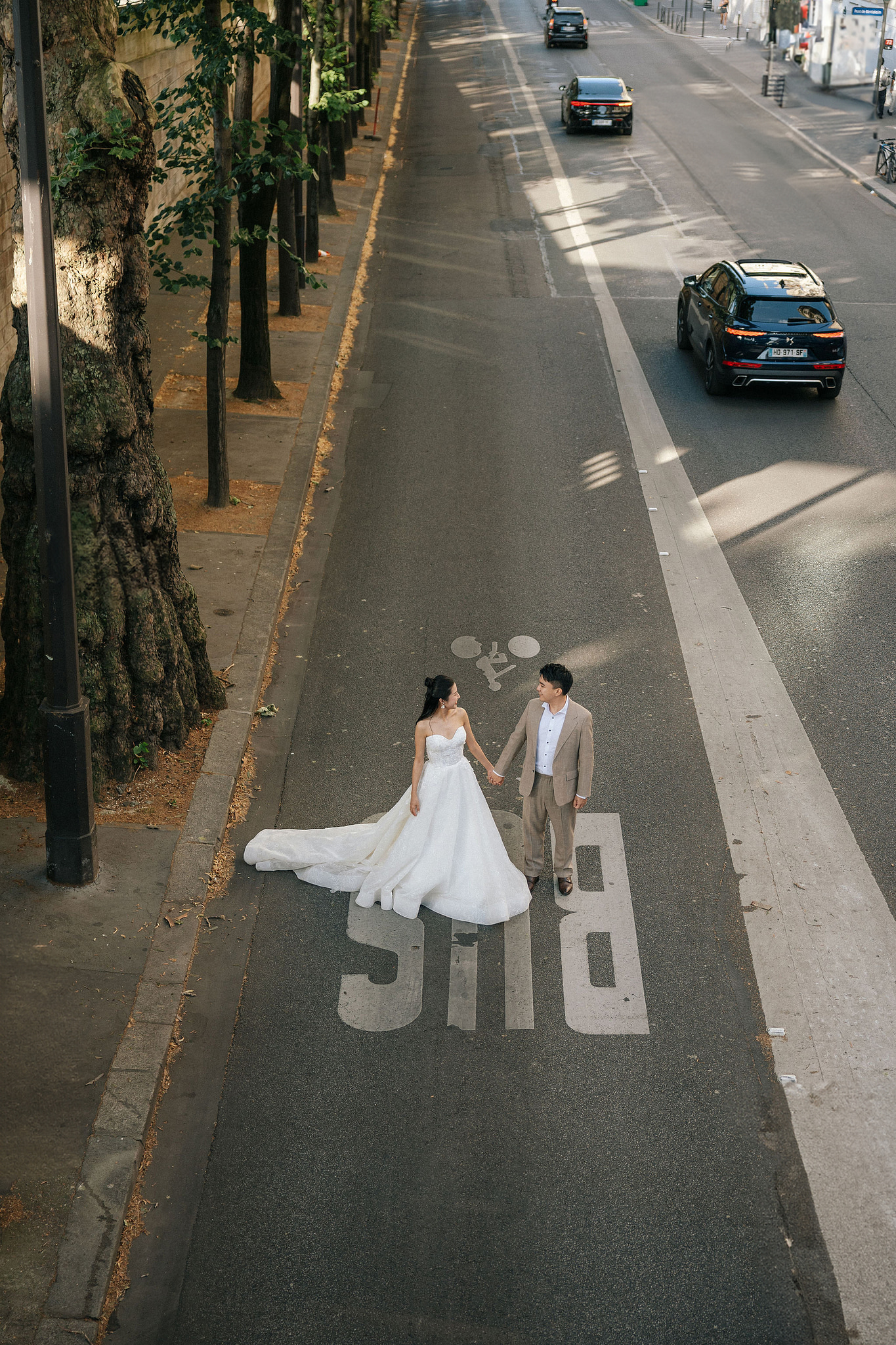Paris Pre-Wedding Photoshoot | Place du Trocadéro, Bir-Hakeim Bridge & Parisian Streets at Bir-Hakeim Bridge pre-wedding photo