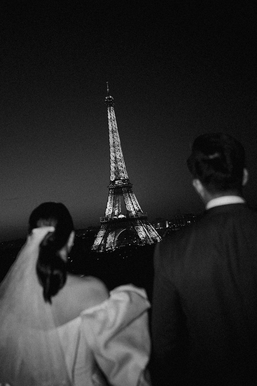 Paris Pre-Wedding Photoshoot with Eiﬀel Tower Louvre Museum Parisian Cafe Vintage Car Rooftop Night at Paris Rooftop pre-wedding photo