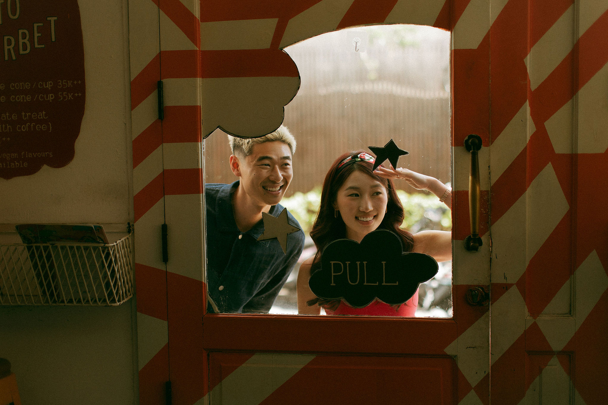 Bali Pre-Wedding Photoshoot | Mt. Batur Pinggan Village, Gelato Diner & Black Sand Beach at Restaurant   pre-wedding photo