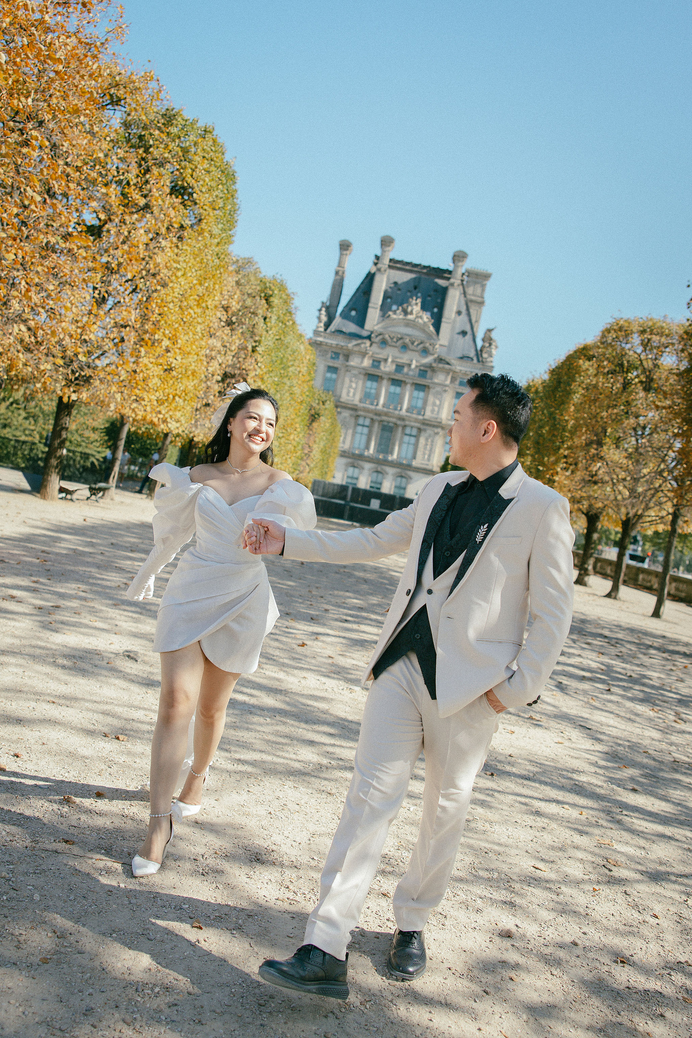 Paris Autumn Pre-Wedding Photoshoot | Avenue de Camoëns, Tuileries Garden, Louvre, Pont Alexandre III & Bir-Hakeim Bridge at Tuileries Garden pre-wedding photo