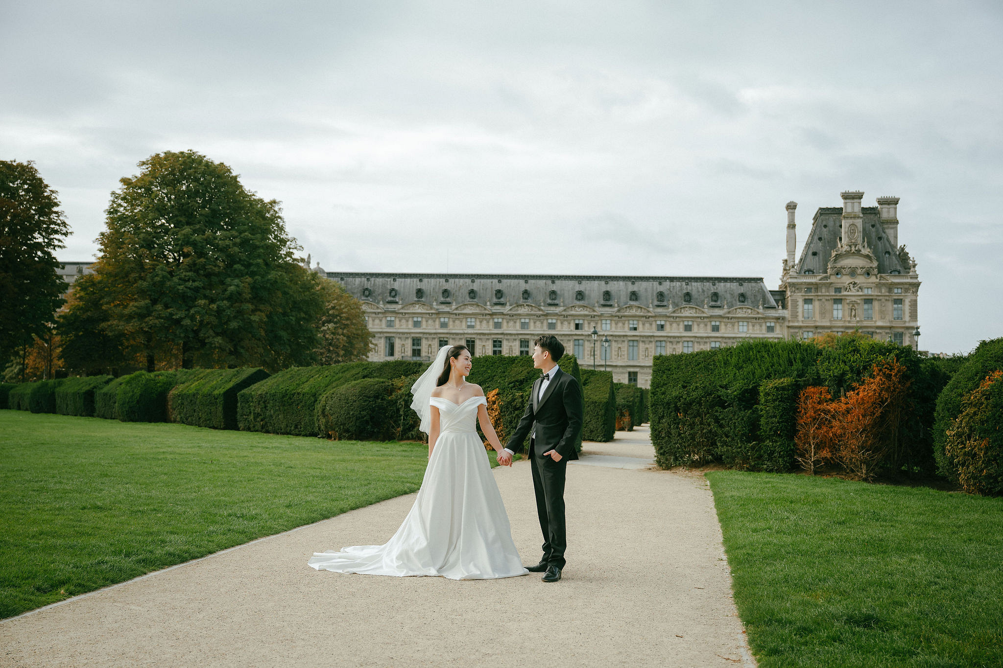 Paris Autumn Pre-Wedding Photoshoot | Place du Trocadéro, Port de Billy, Avenue de Camoëns, Louvre & Luxembourg Gardens at Luxembourg Gardens pre-wedding photo