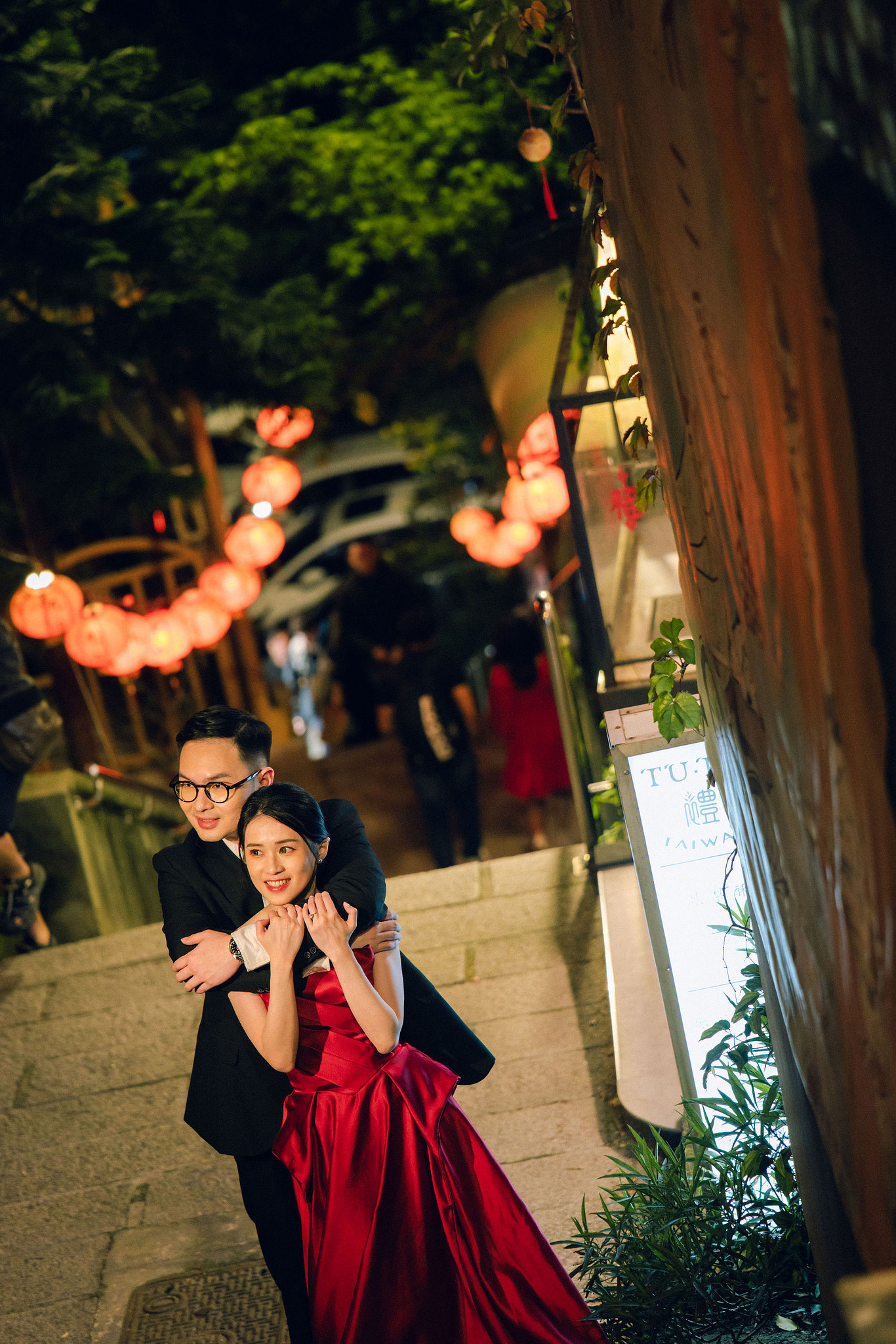 Taiwan Pre-Wedding Photoshoot | Dadaocheng, Shifen & Jiufen at Jiufen pre-wedding photo
