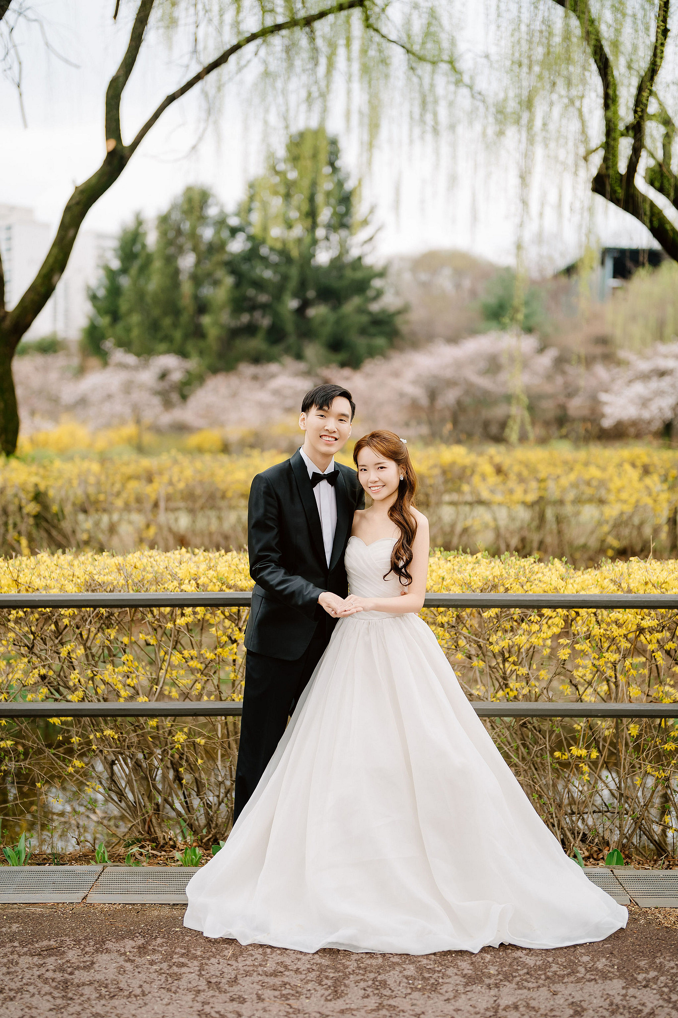 Seoul Pre-Wedding Photoshoot | Yongsan Park, Yonsei University & Kyung Hee University at Yongsan Park pre-wedding photo