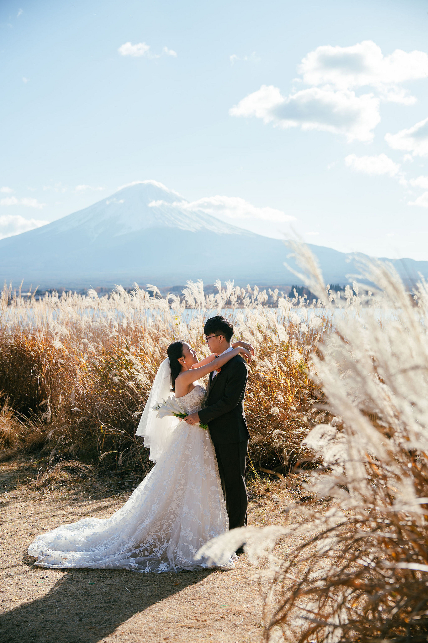 Tokyo & Mt Fuji Pre-Wedding Photoshoot | Asakusa Temple, Maple Corridor, Susuki Fields & Lake Kawaguchiko at Suzuki Fields pre-wedding photo