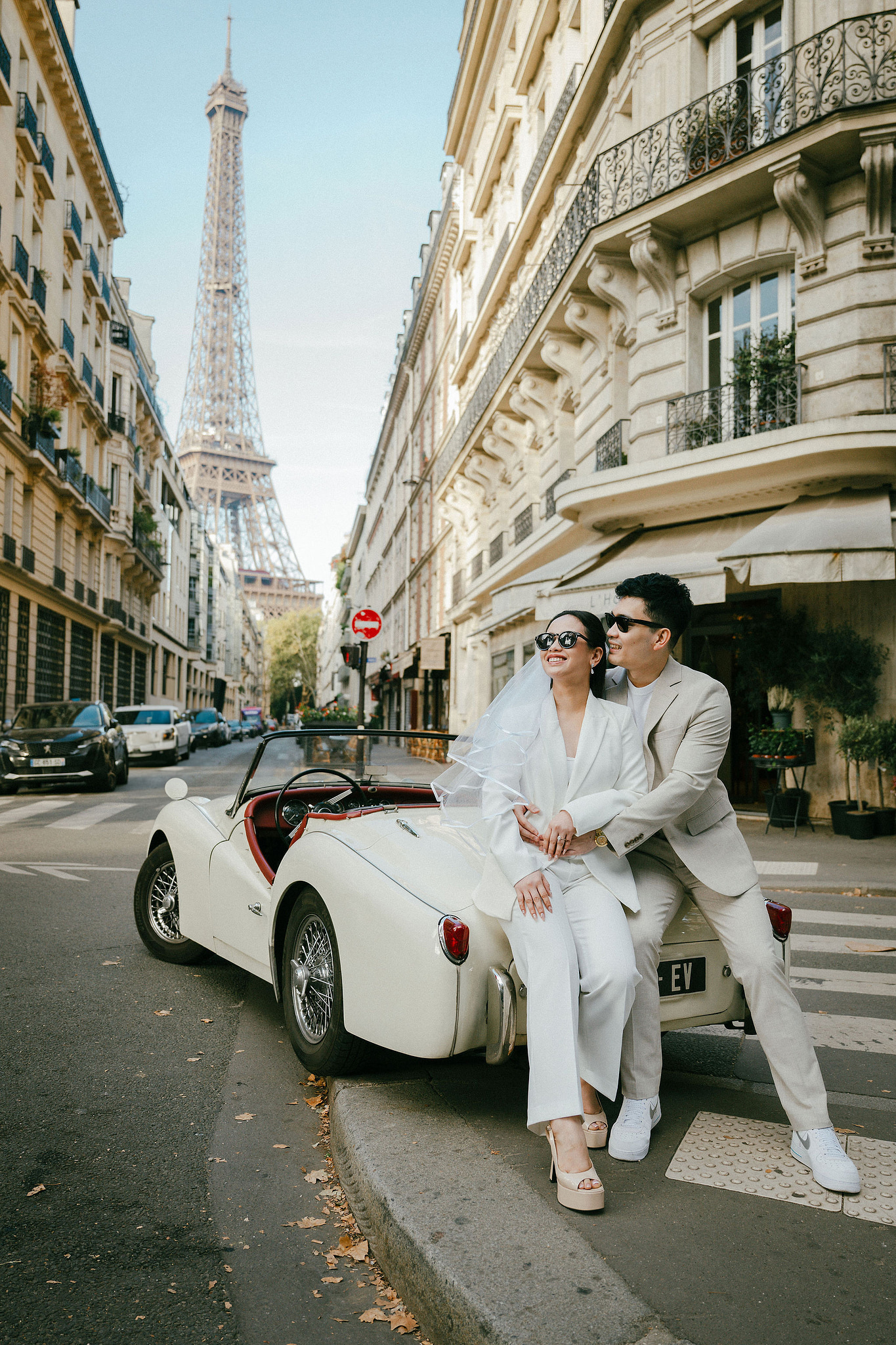 Paris Pre-Wedding Photoshoot | Trocadéro, Vintage Car, Parisian Café, Paris Rooftop & Louvre at Vintage Car pre-wedding photo